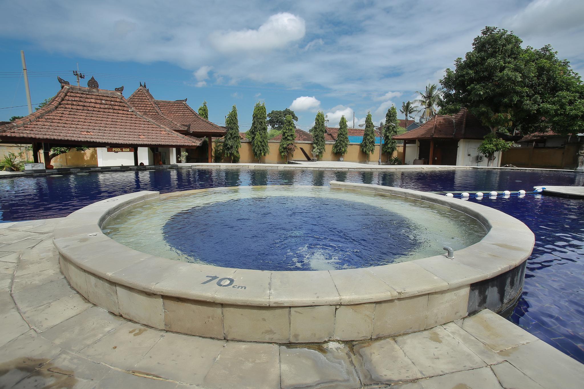 Vista Piscina Mirah Hotel