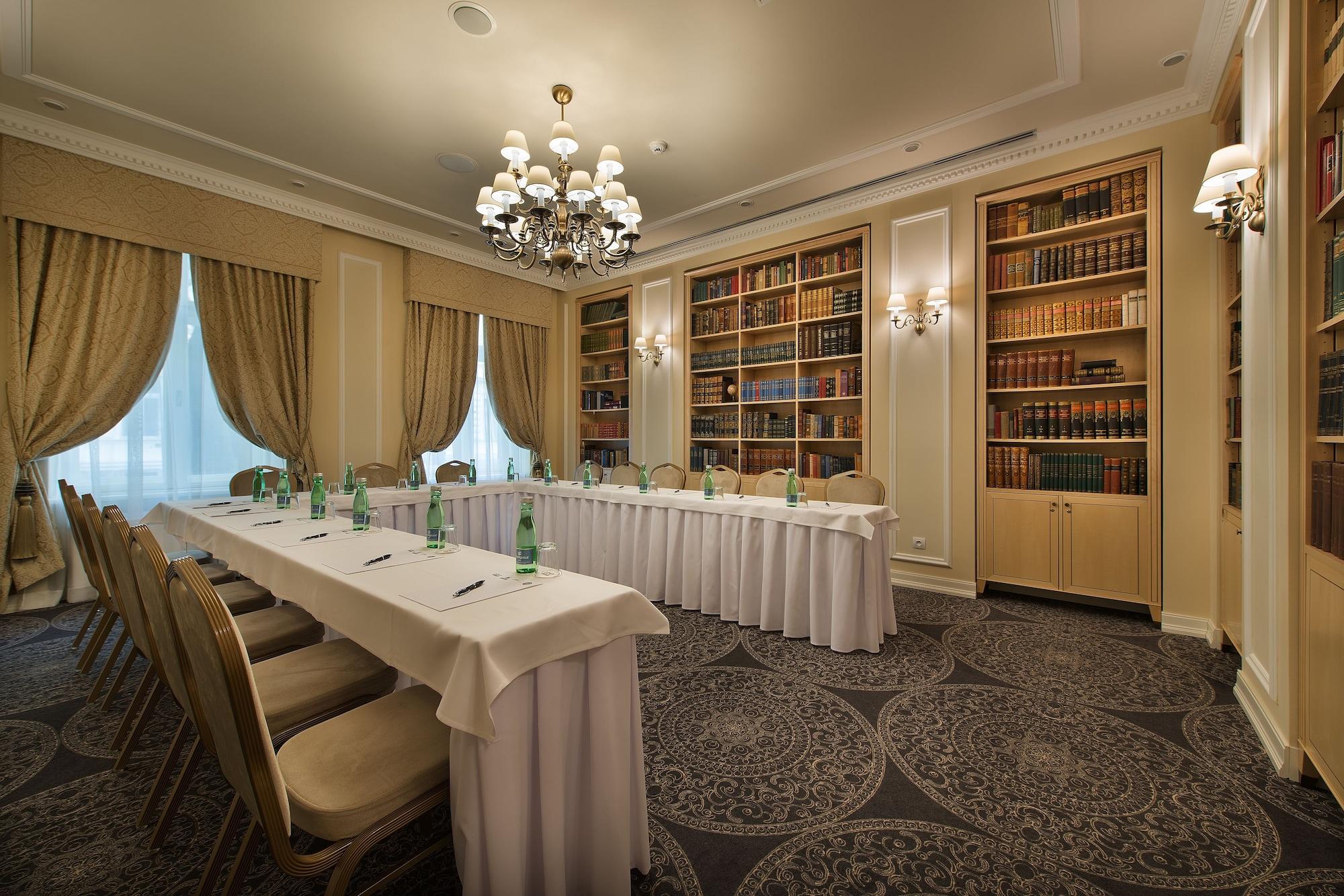 Sala de Reuniones Wilson Palace by LOFT