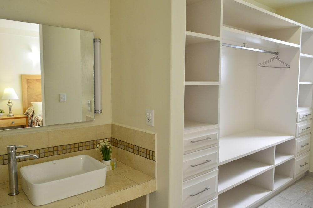 Set de Habitación Privada 400 Casas & Suites