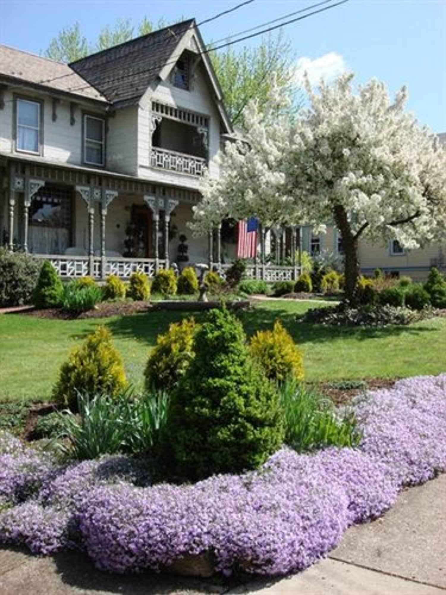 Varios Rocking Horse Inn