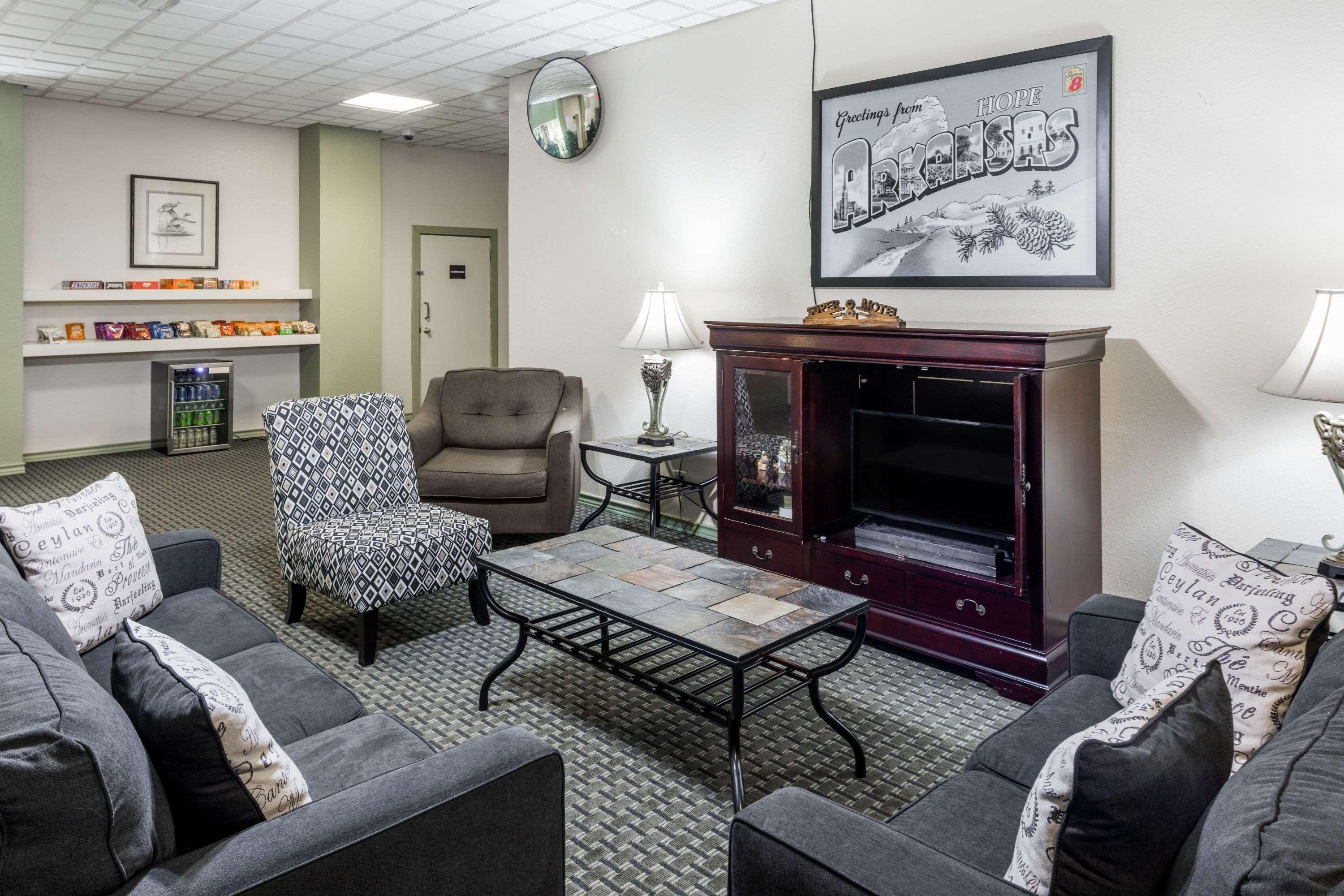 Vista Lobby Super 8 by Wyndham Hope