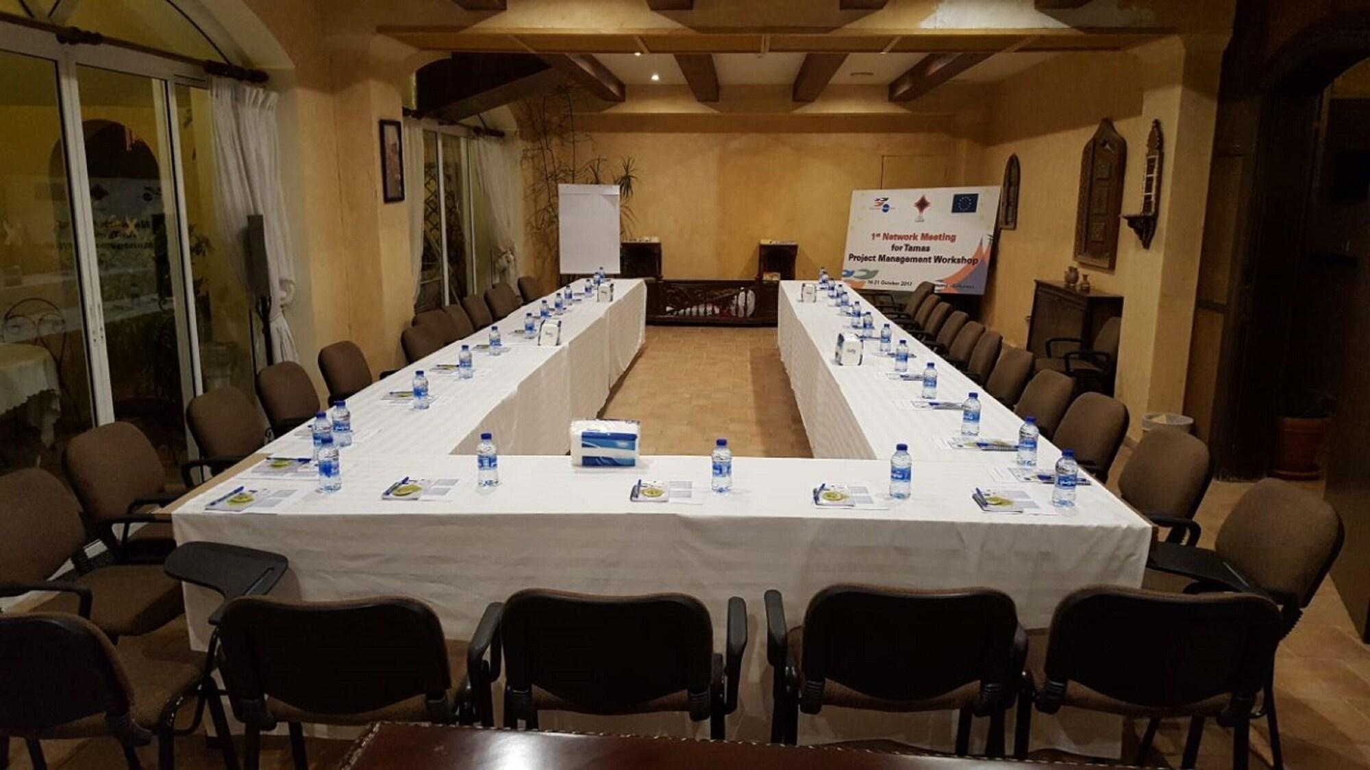 Sala de Reuniones Quartier Suisse Hotel