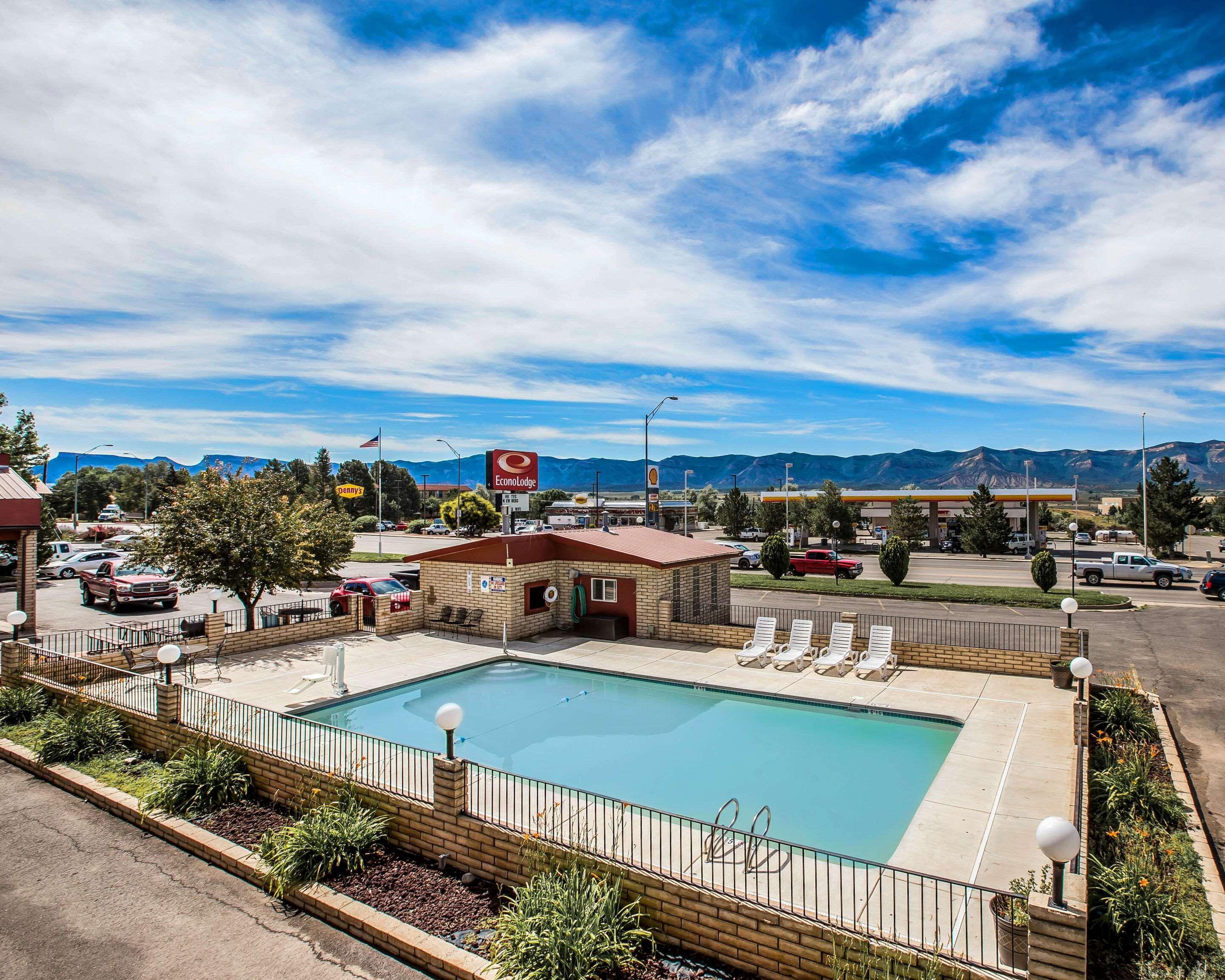 Vista Piscina Econo Lodge Cortez near Mesa Verde