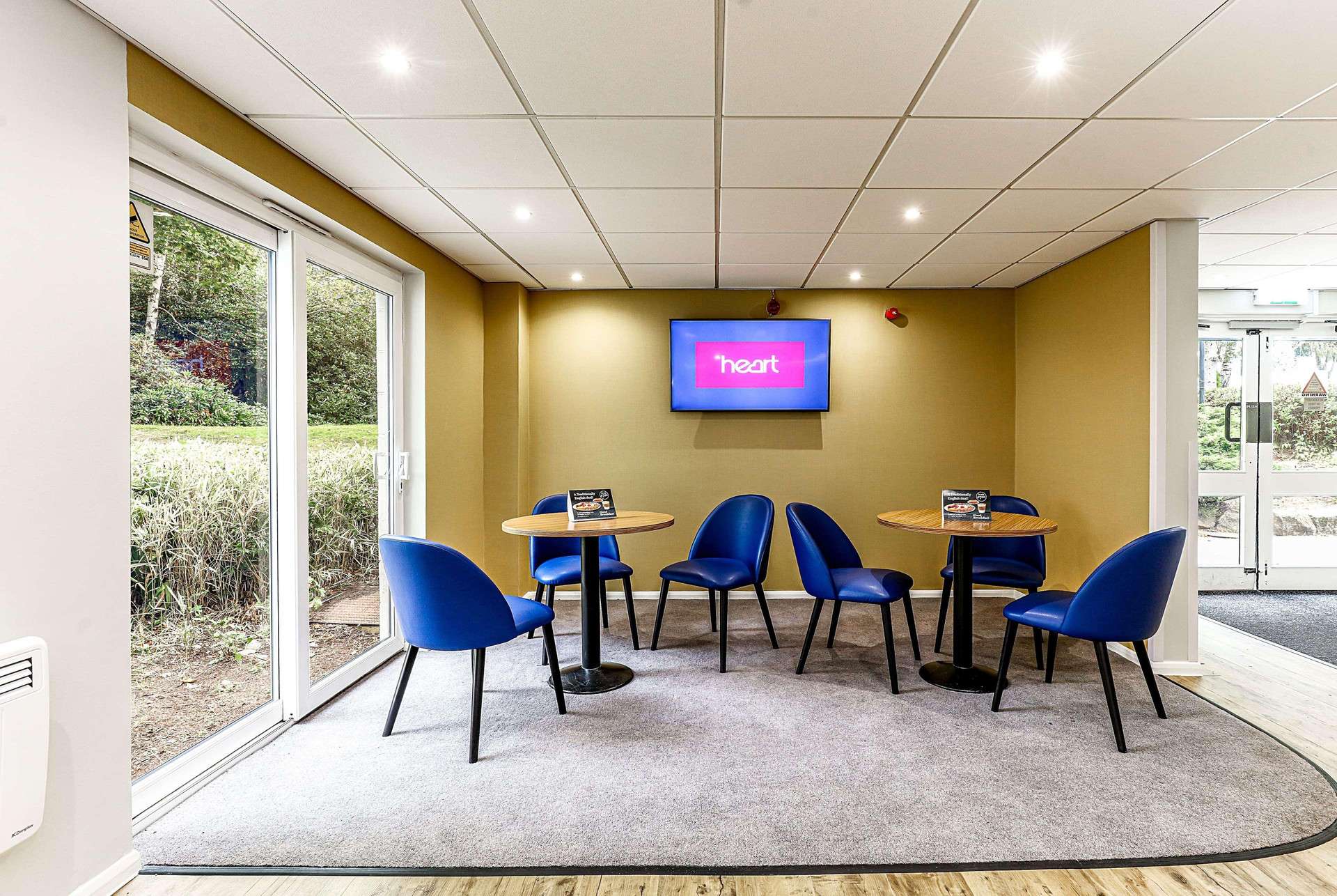 Vista Lobby Days Inn by Wyndham Fleet M3