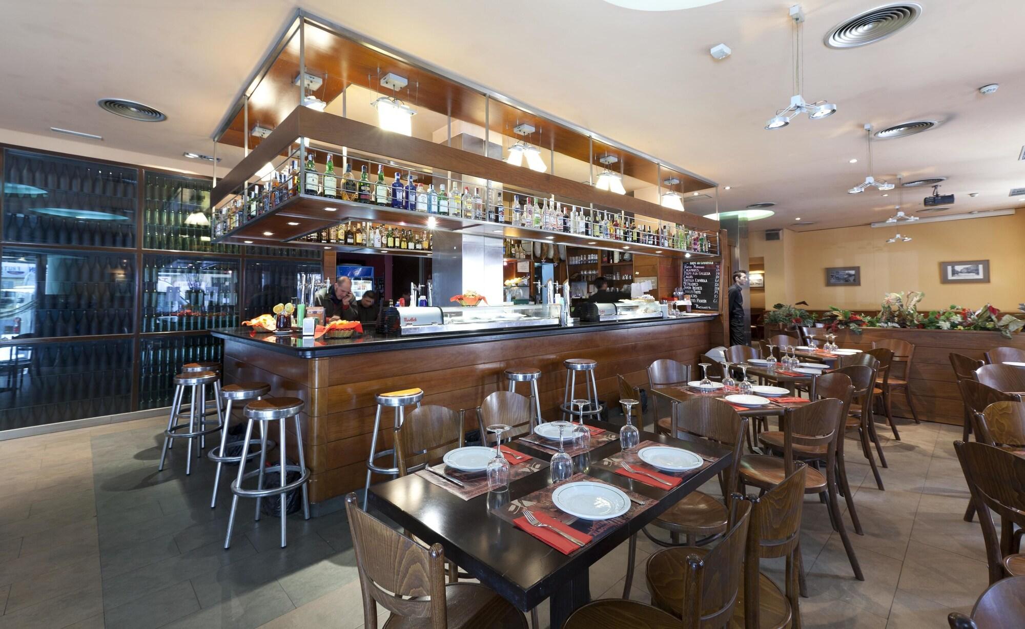 Bar/Salón Hostal Matheu