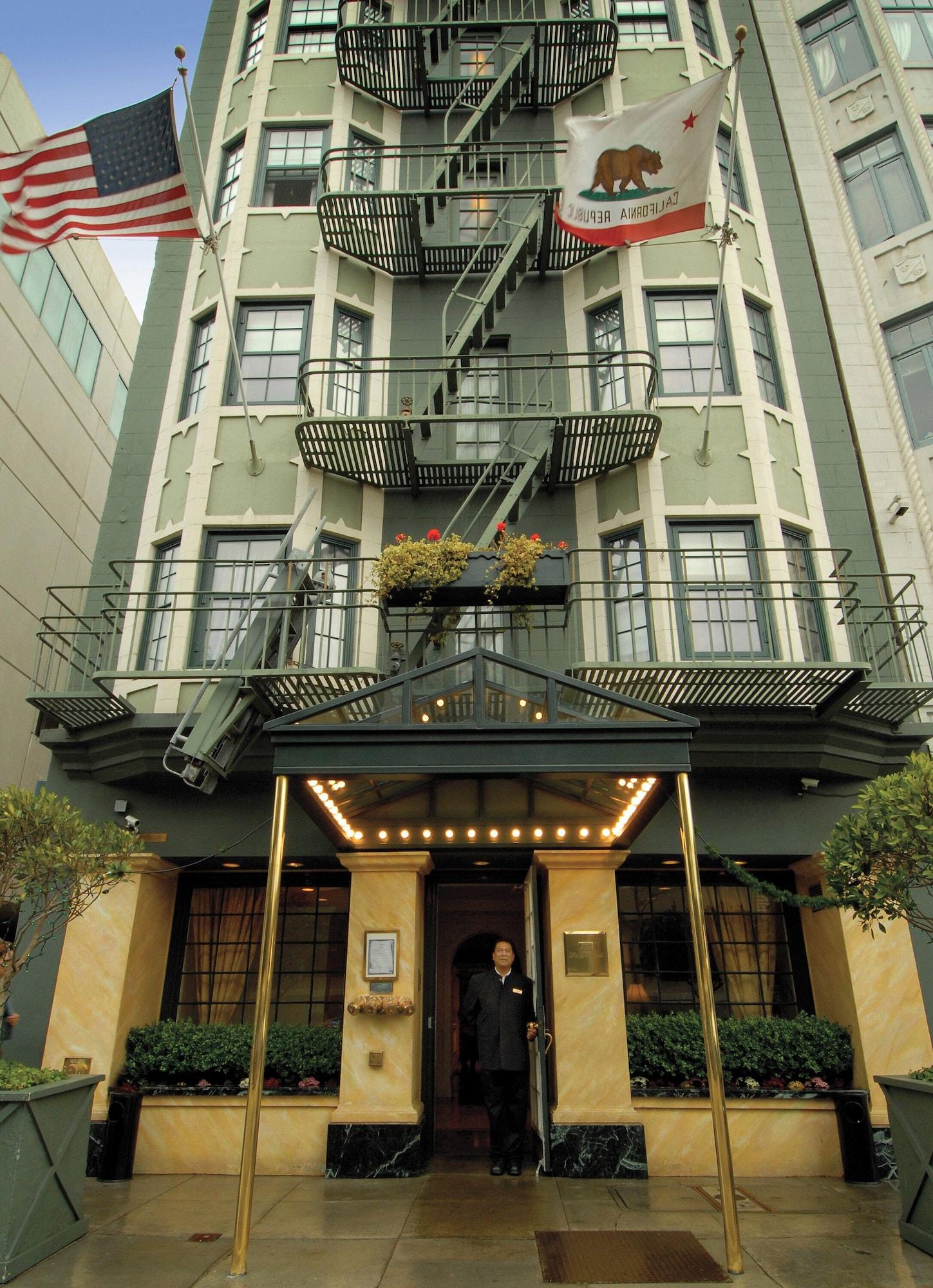 Vista Exterior Inn At The Opera