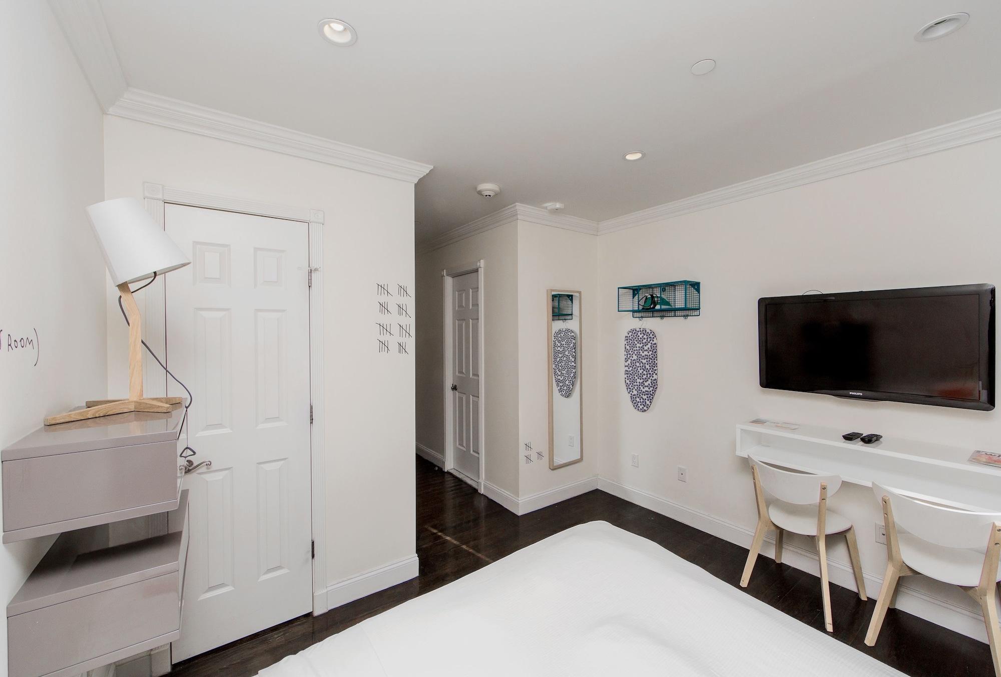 Varios East Village Hotel