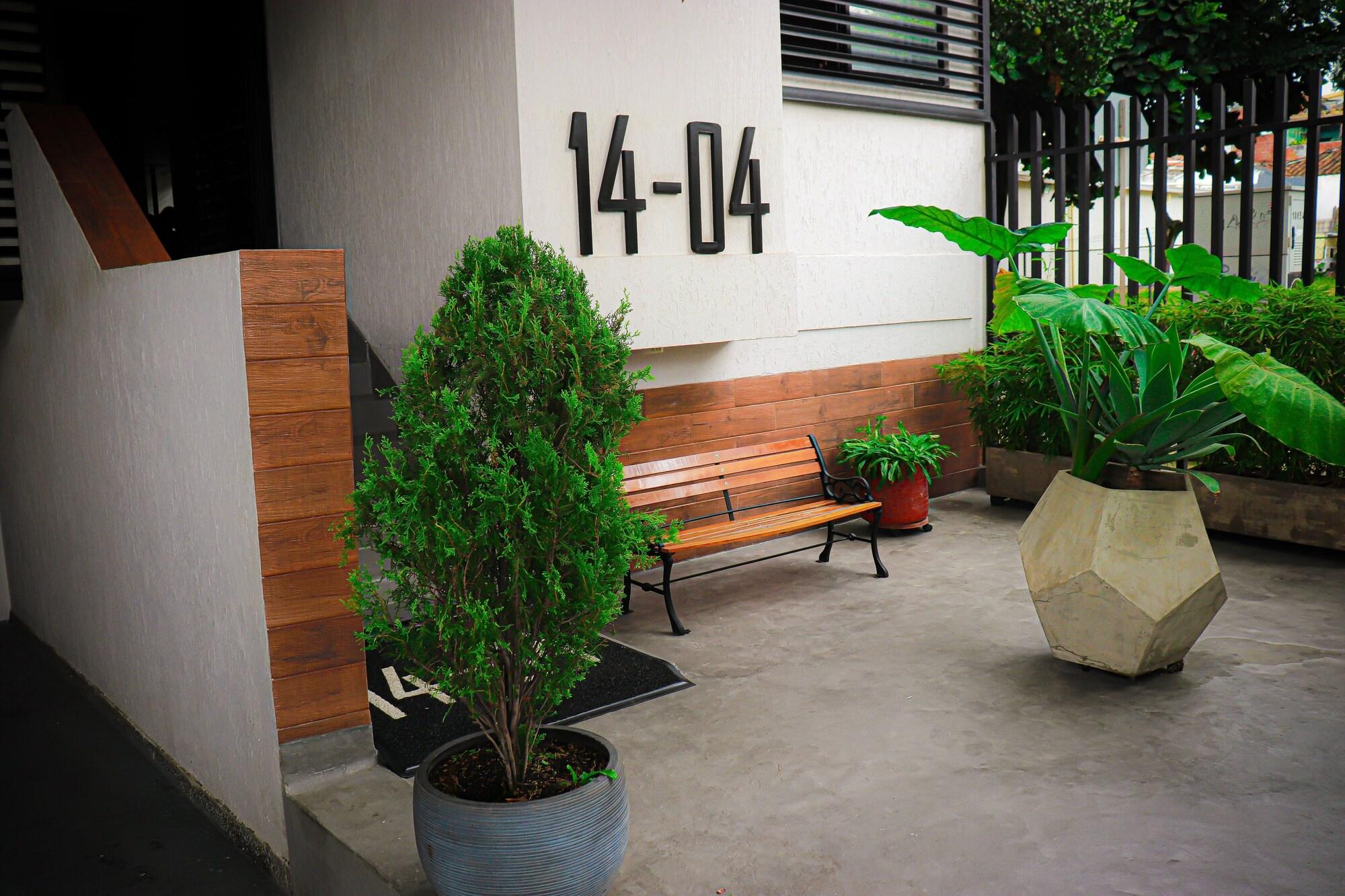 Varios Hotel 14-04