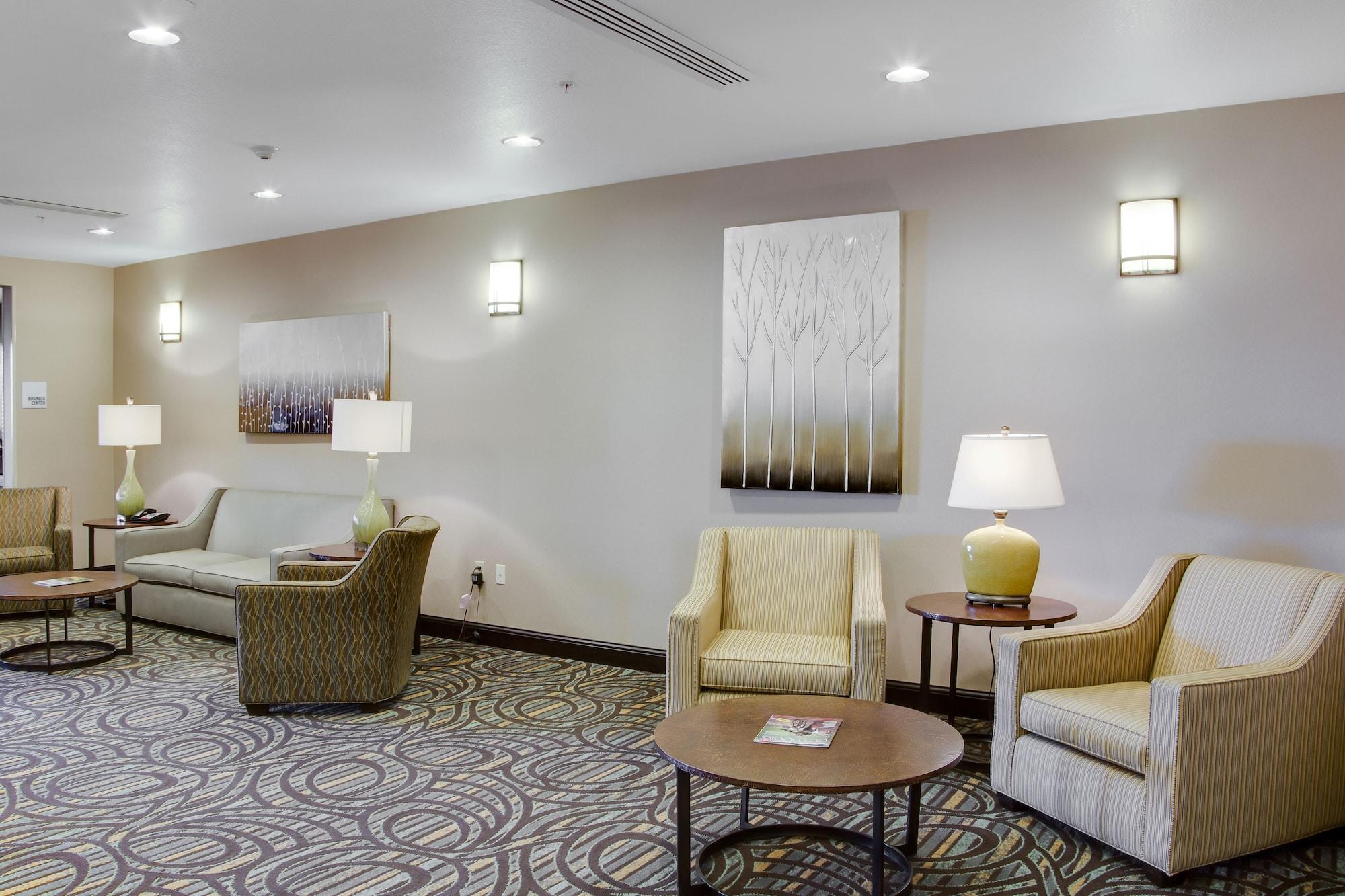 Vista Lobby Holiday Inn Express & Suites Nevada by IHG