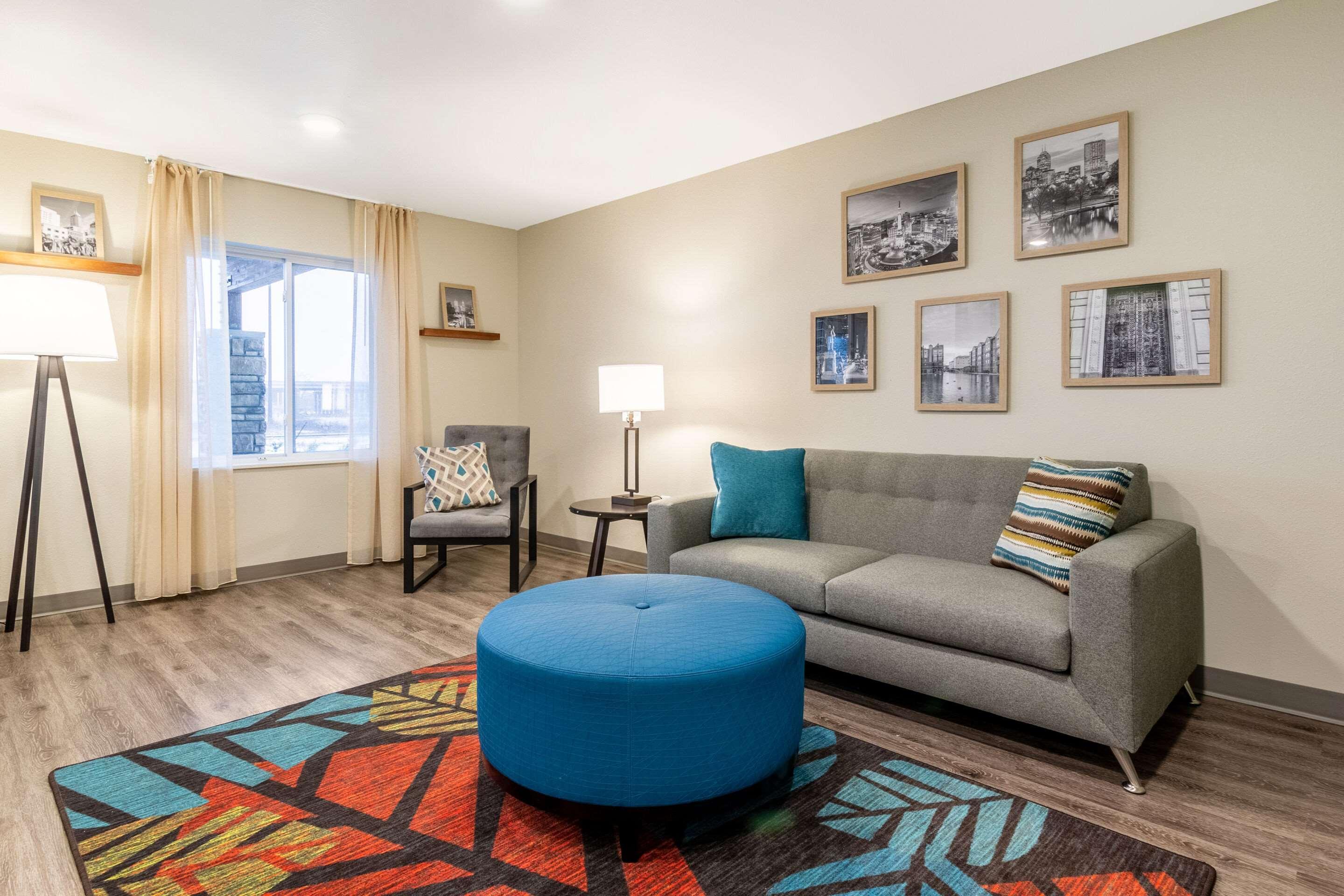 Vista Lobby WoodSpring Suites Indianapolis Airport South