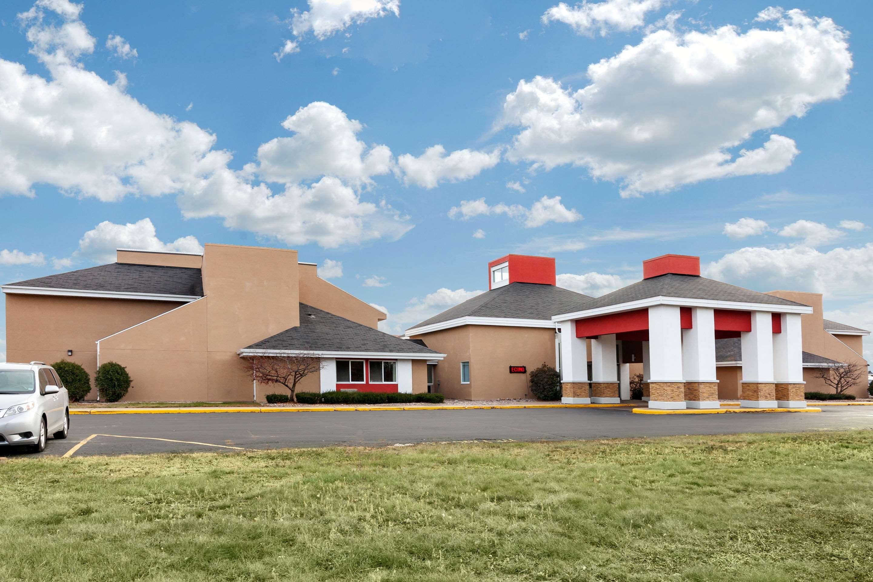 Vista Exterior Econo Lodge Wausau - Rothschild