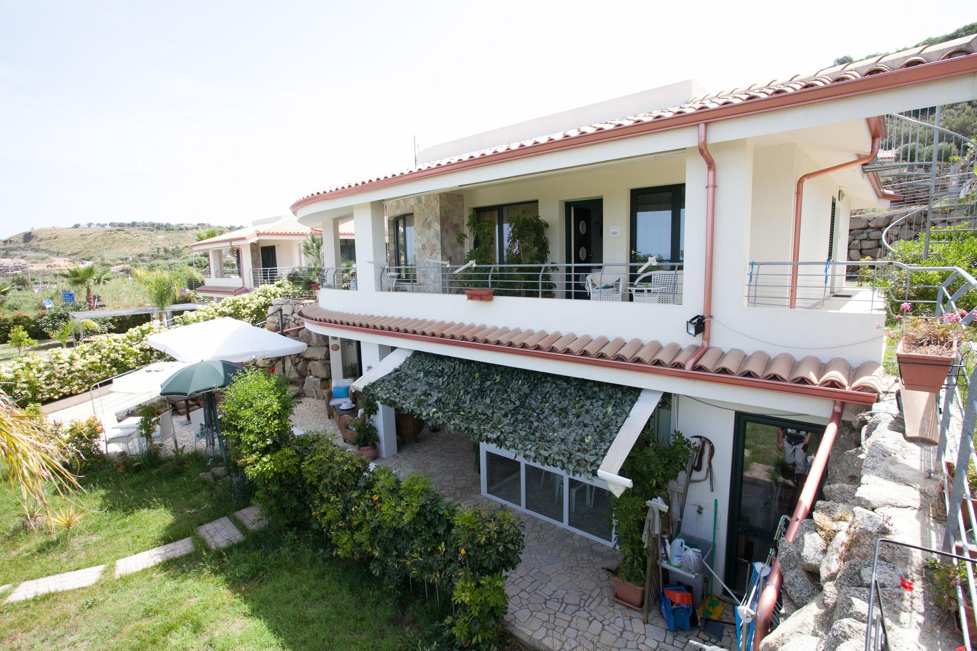 Vista Exterior B&B Villa Pimm's
