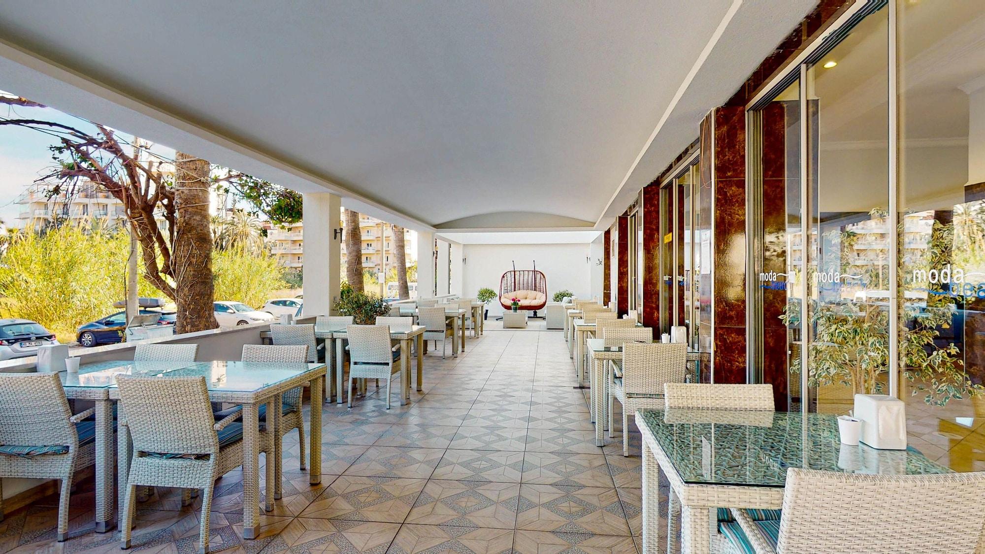 Restaurant Moda Beach Hotel