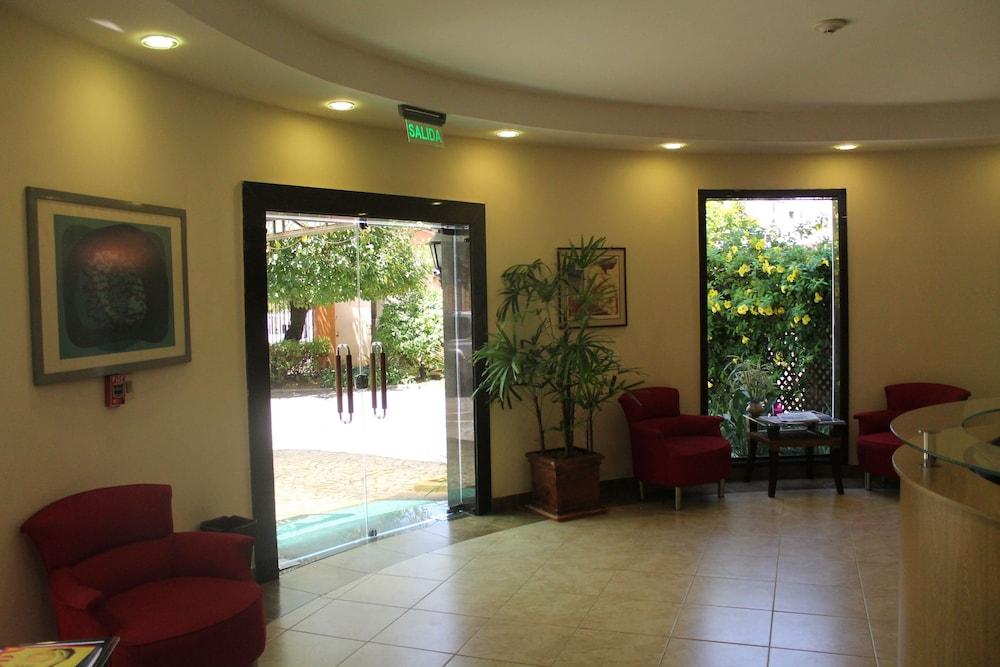 Vista Lobby Le Moustier Suites