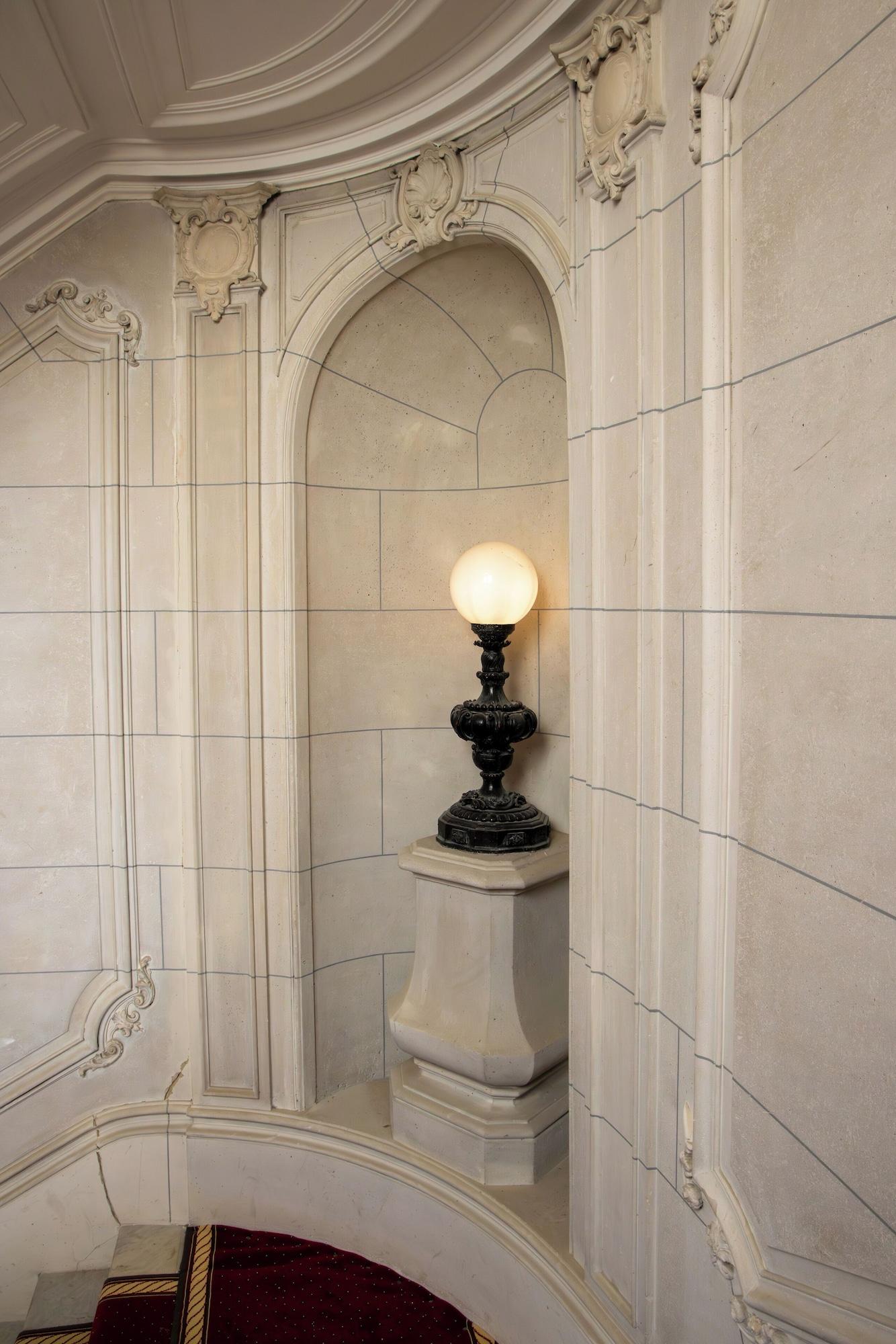 Varios Luxurious Astorg Residence