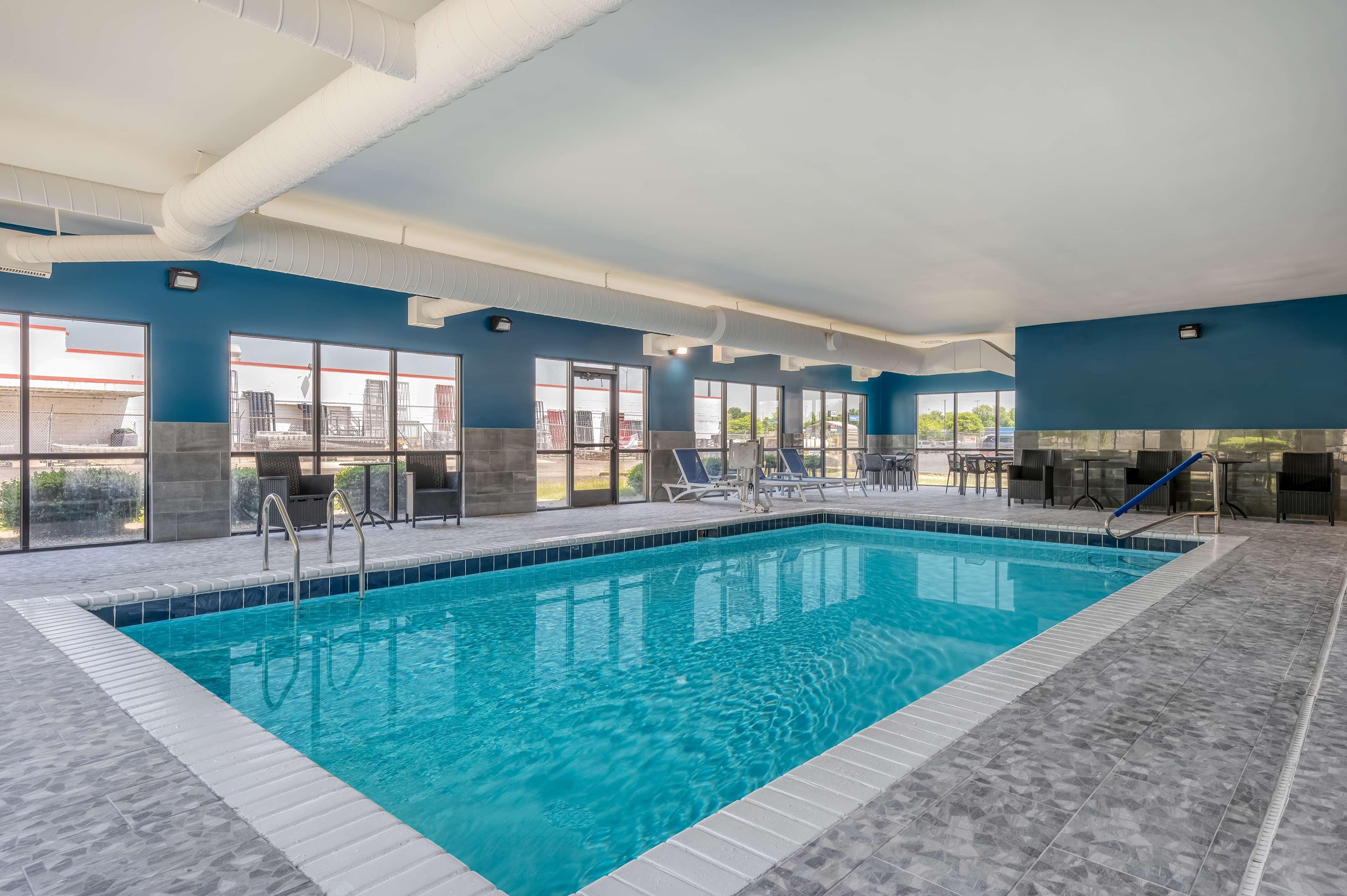 Vista Piscina Hampton Inn New Philadelphia