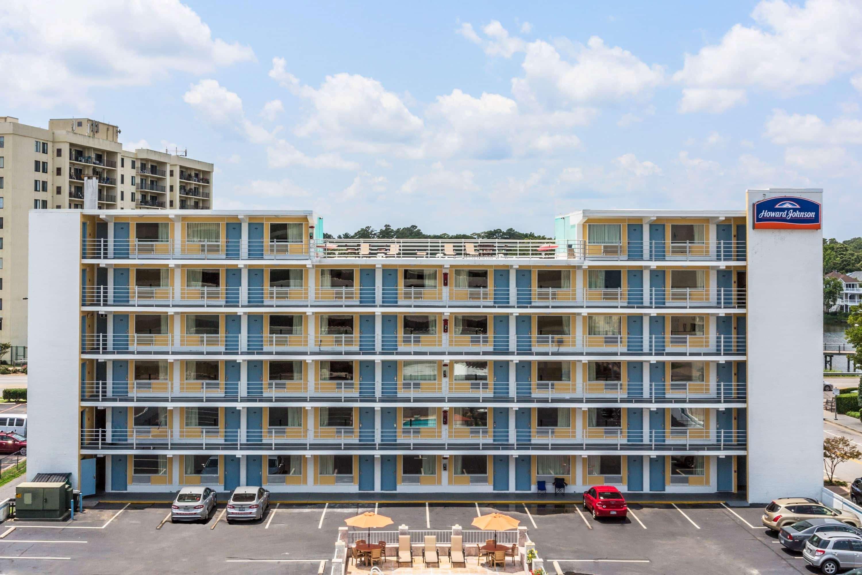 Varios Howard Johnson by Wyndham Virginia Beach At The Beach