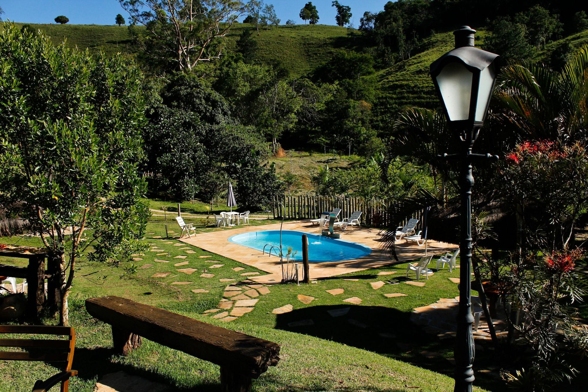 Vista da piscina Pousada Araucária