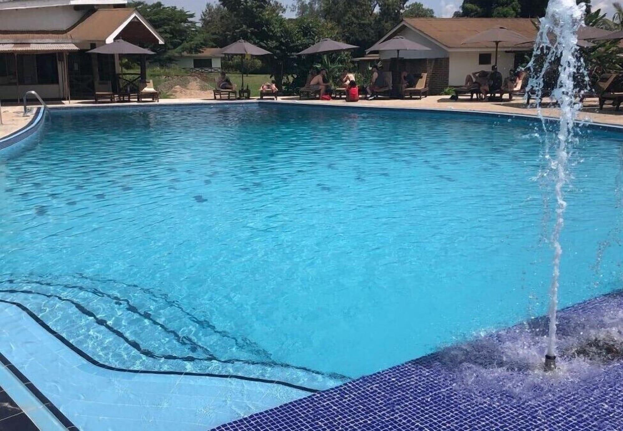 Vista Piscina Ameg Lodge Kilimanjaro