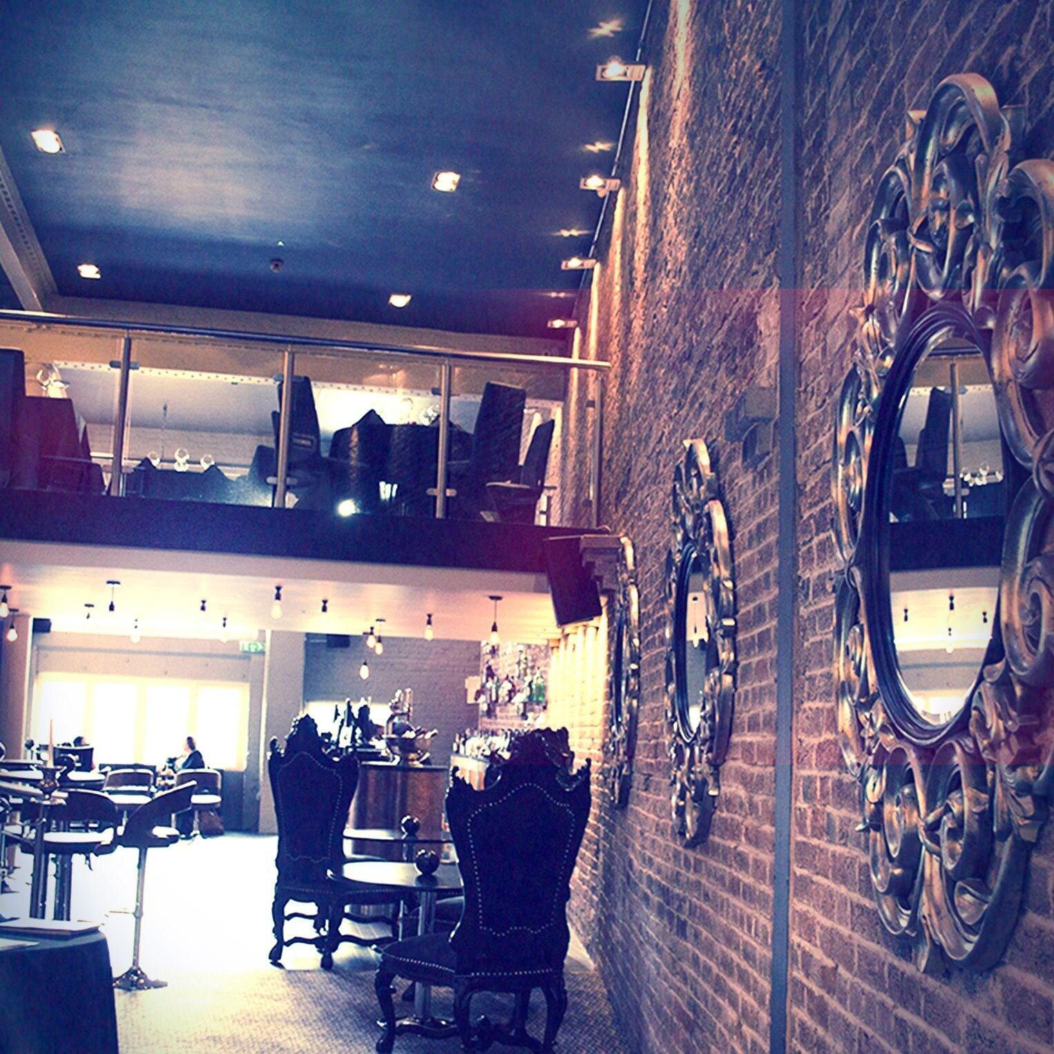 Bar/Salón Boutique by Browns