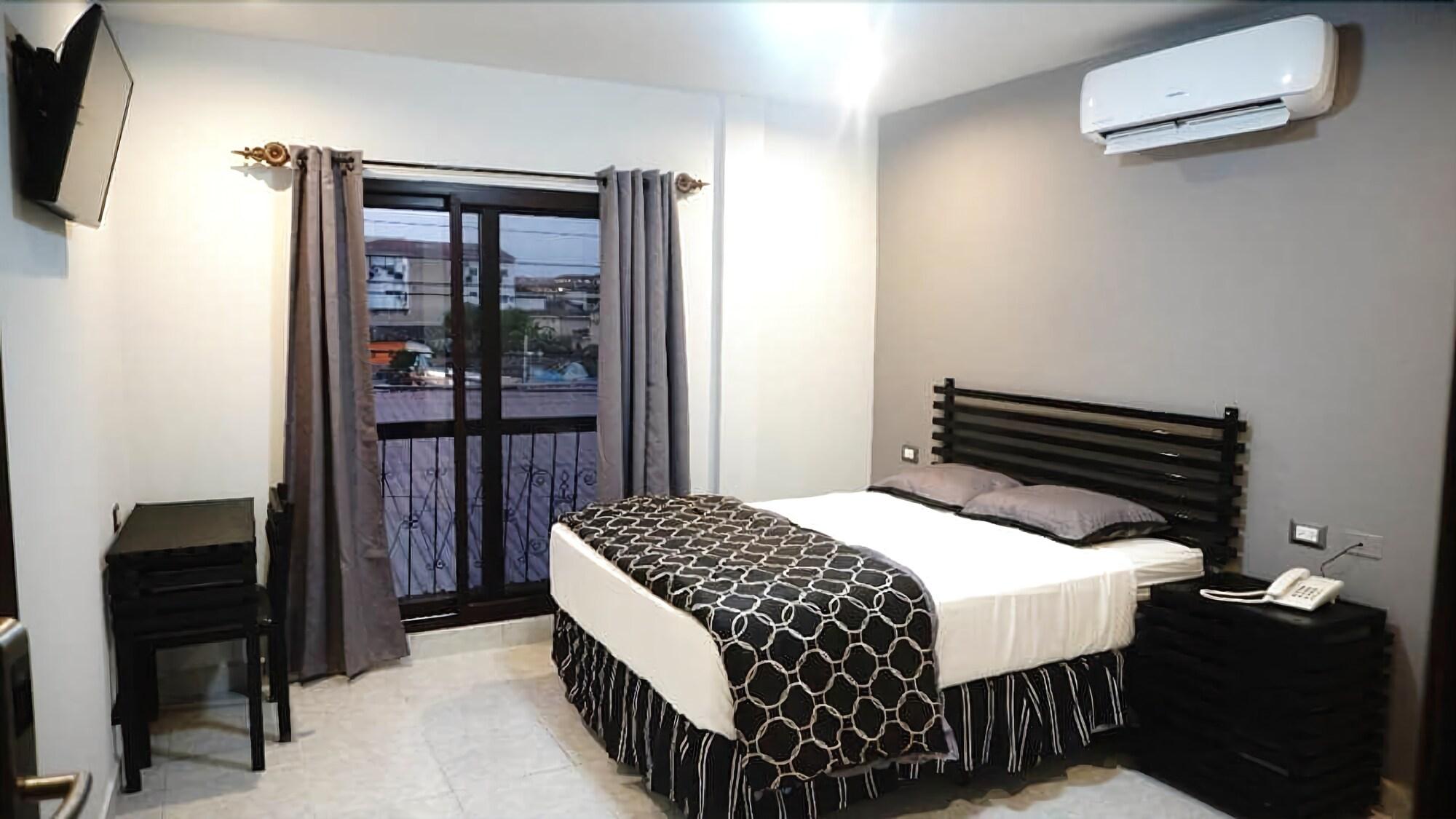 Varios Hotel Karolina Boutique