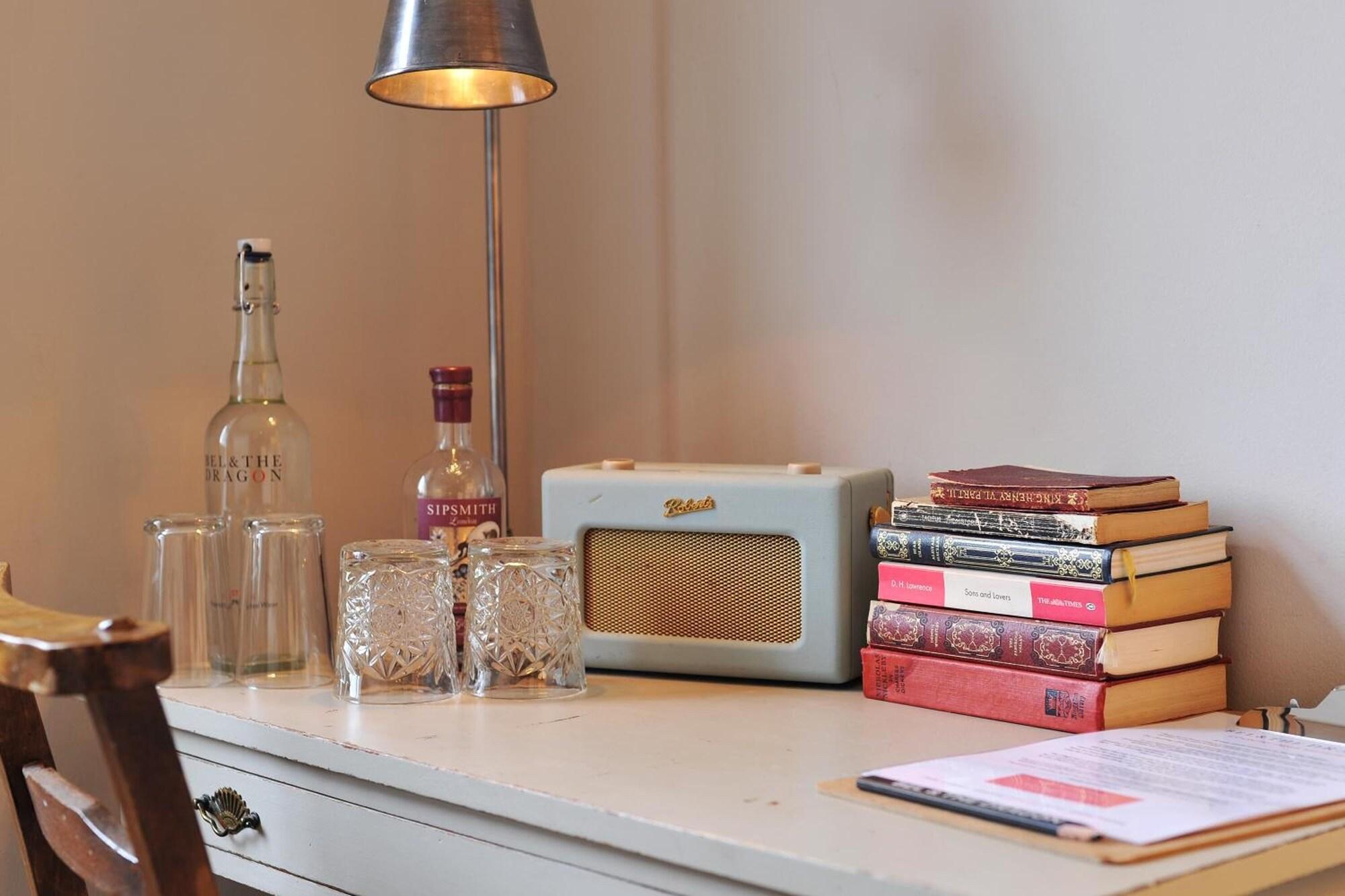 Varios Bel & The Dragon Kingsclere