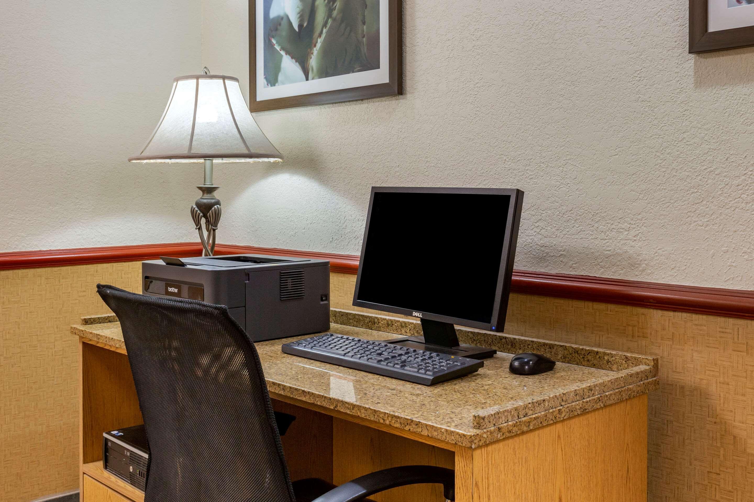 Centro de Negocios Quality Inn & Suites Raleigh Durham Airport