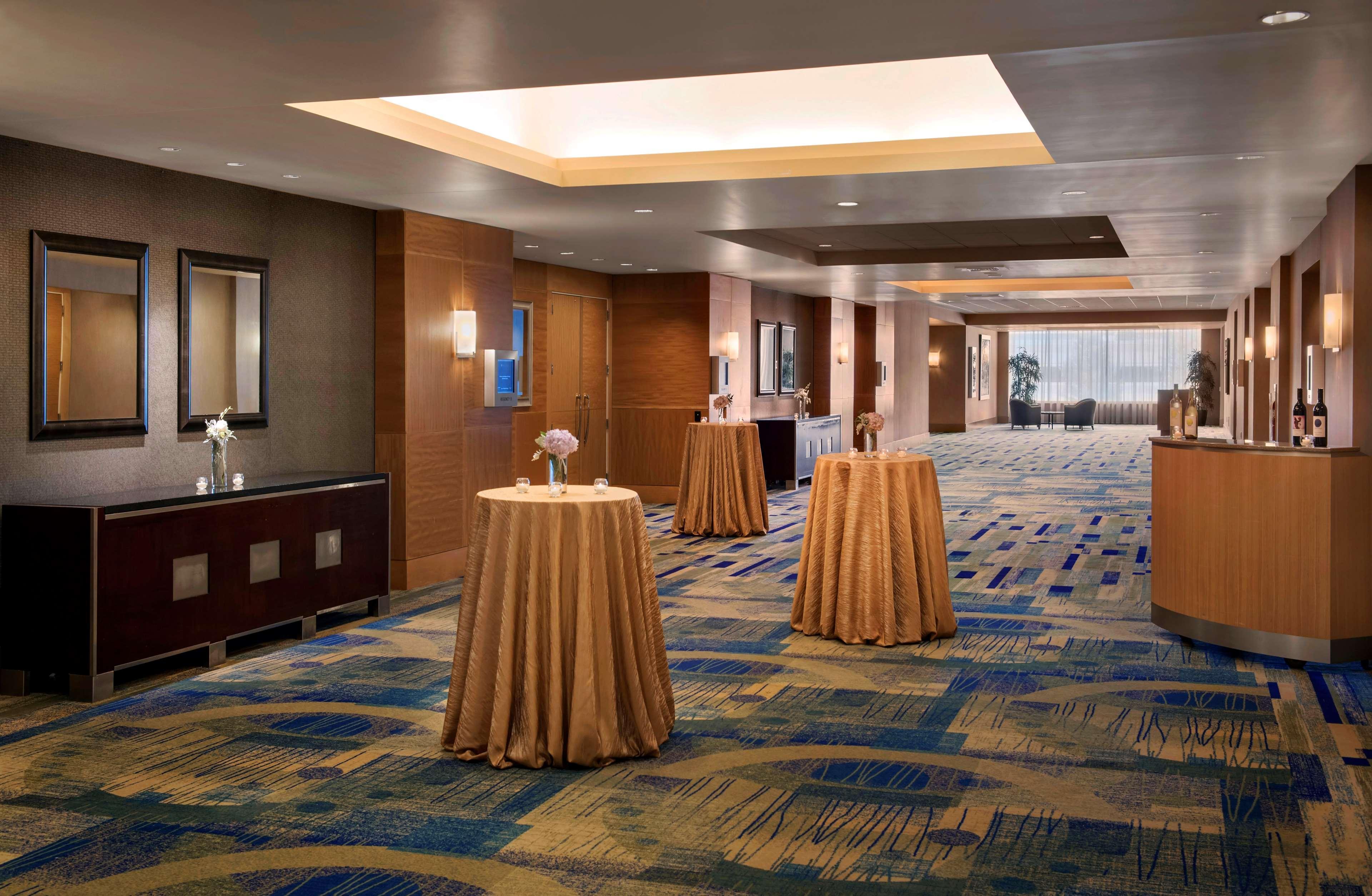 Vista Lobby Hyatt Regency Pittsburgh International Airport