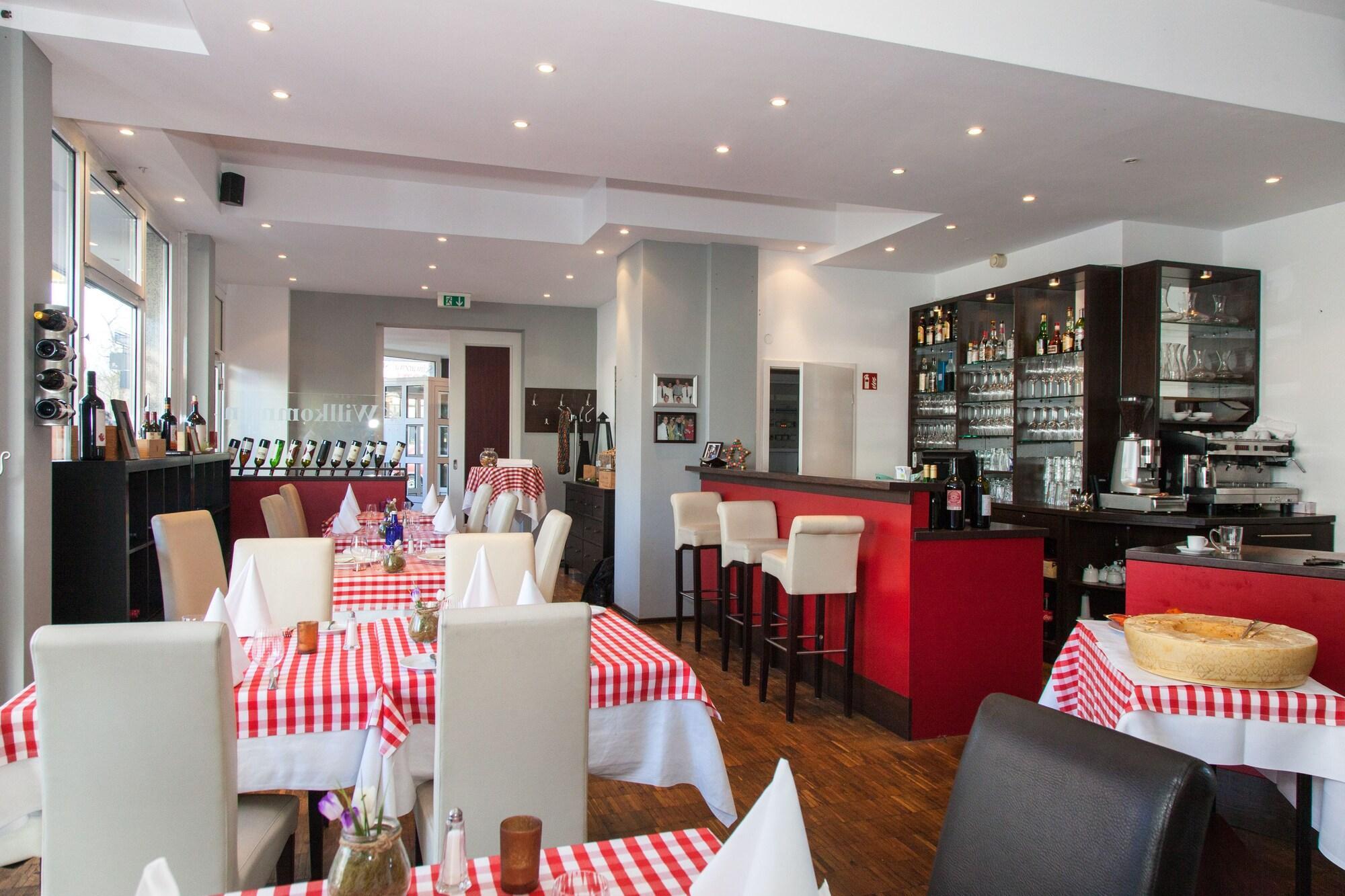 Restaurant Paragon Apartments