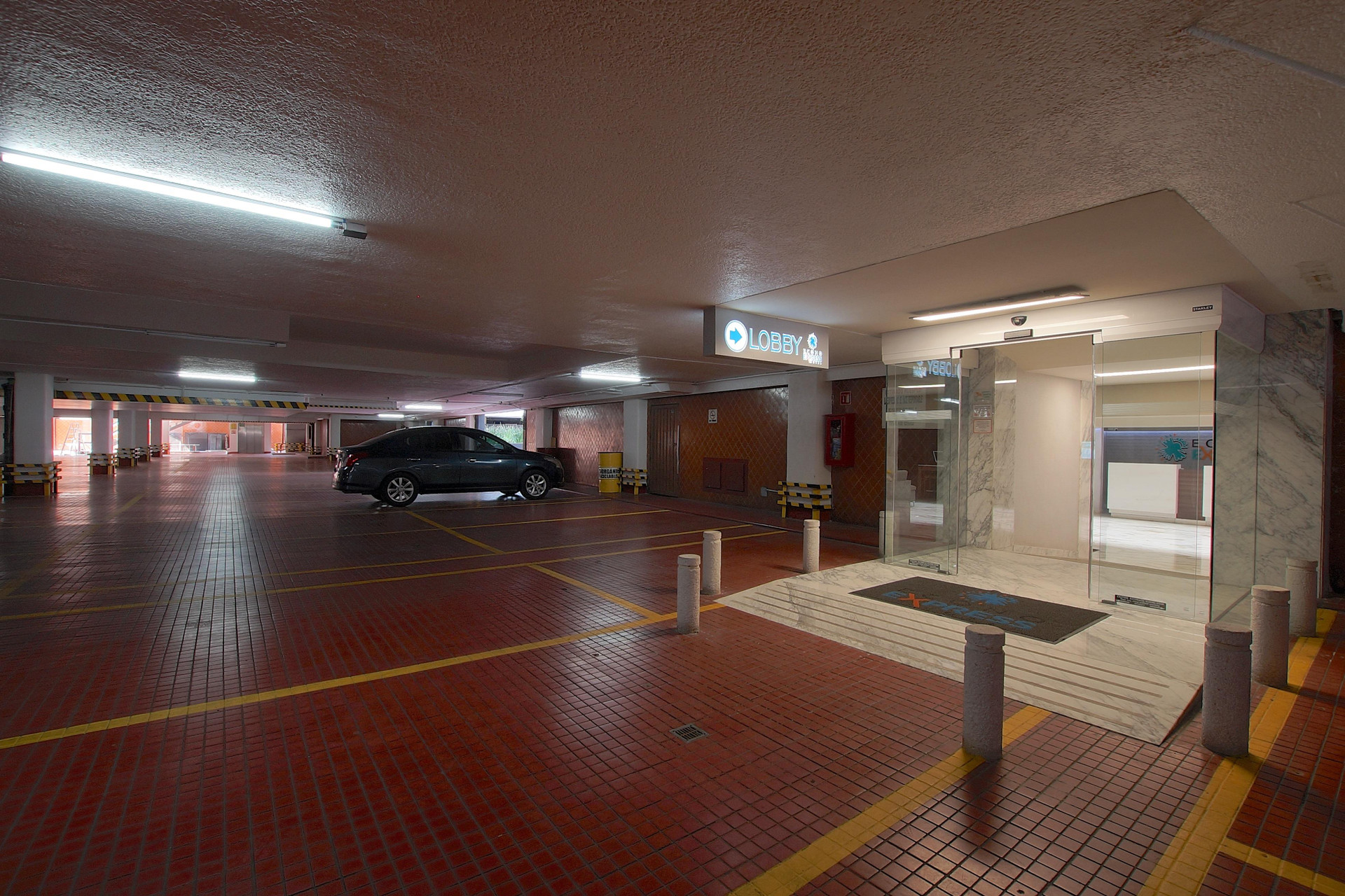 Vista Exterior Econo Express Hotel