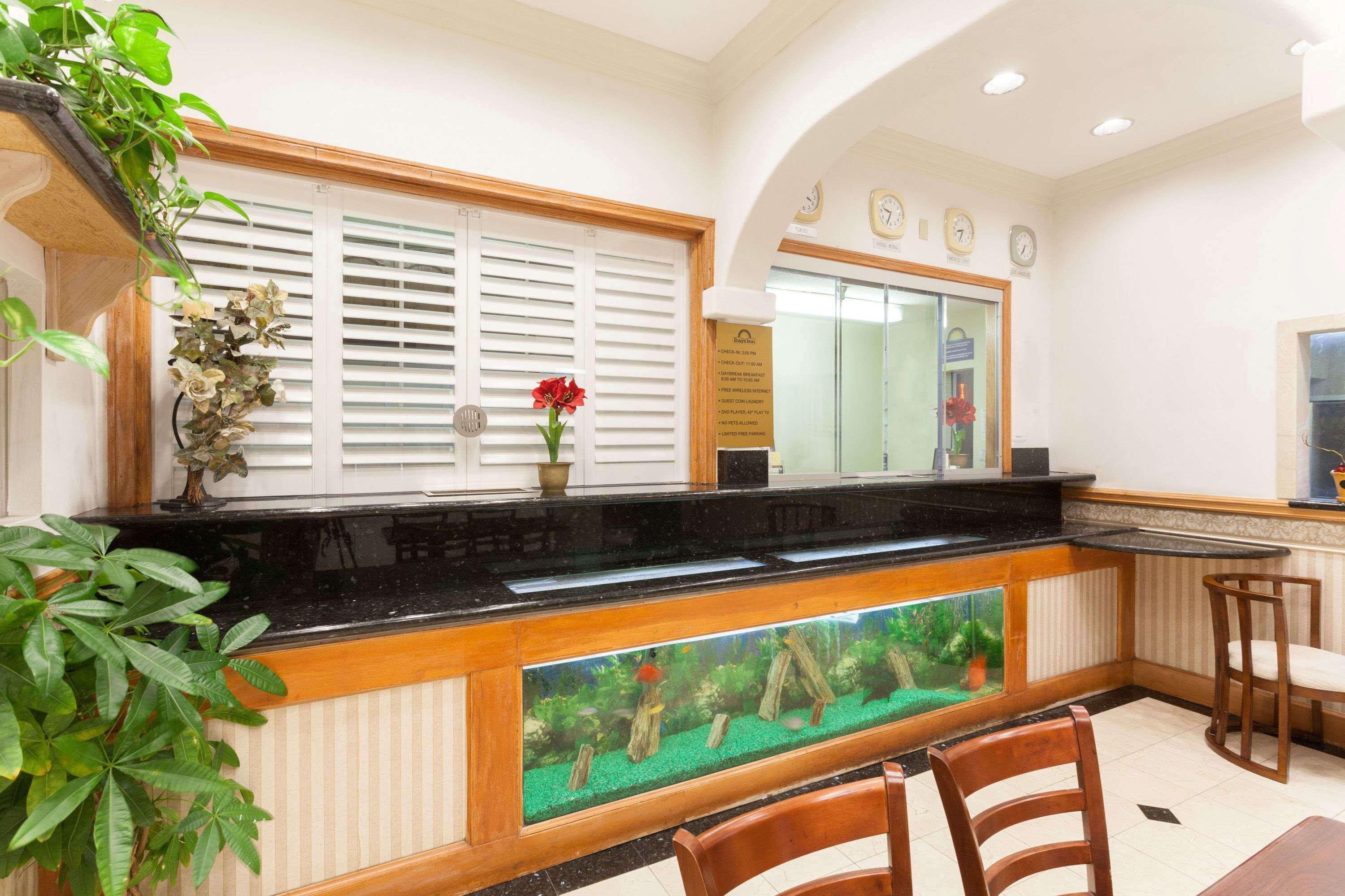 Vista Lobby Days Inn by Wyndham Alhambra CA