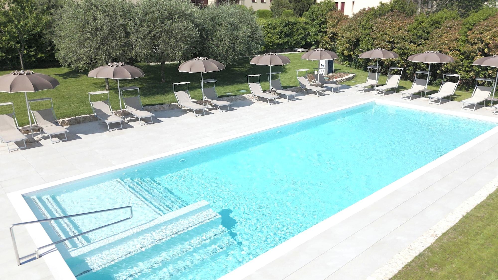 Varios Villa Trieste M