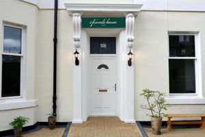 Alojamiento - 4 Friends House