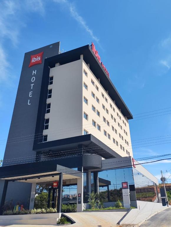 Vista Exterior ibis Nova Serrana