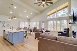 Alquiler Vacacional - Waterfront Retreat on Greers Ferry Lake w/ Hot Tub