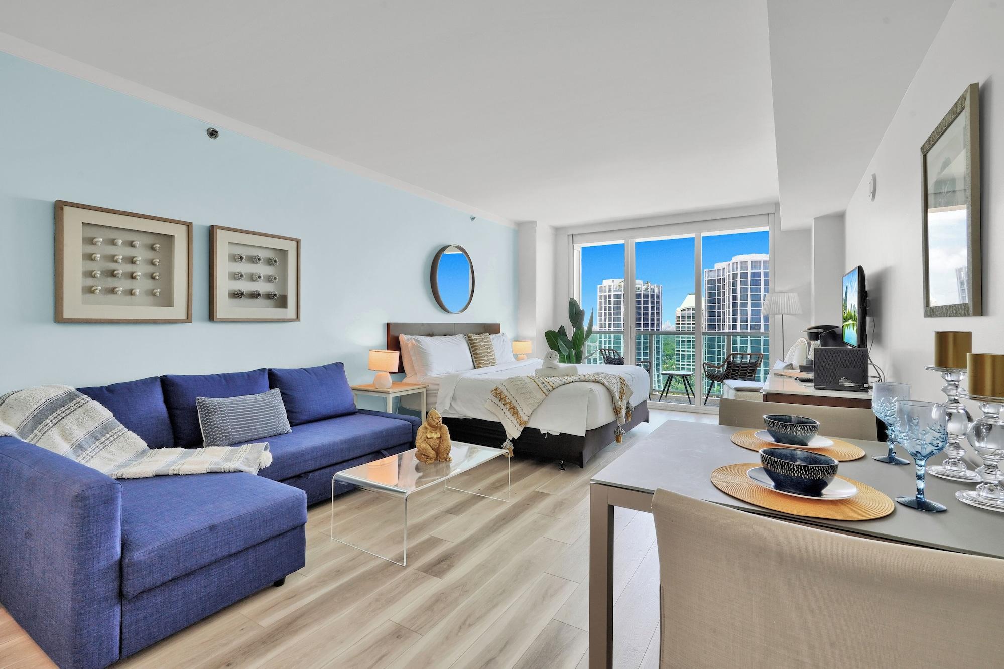 Varios Beautiful Blue Gold Studio Ocean View