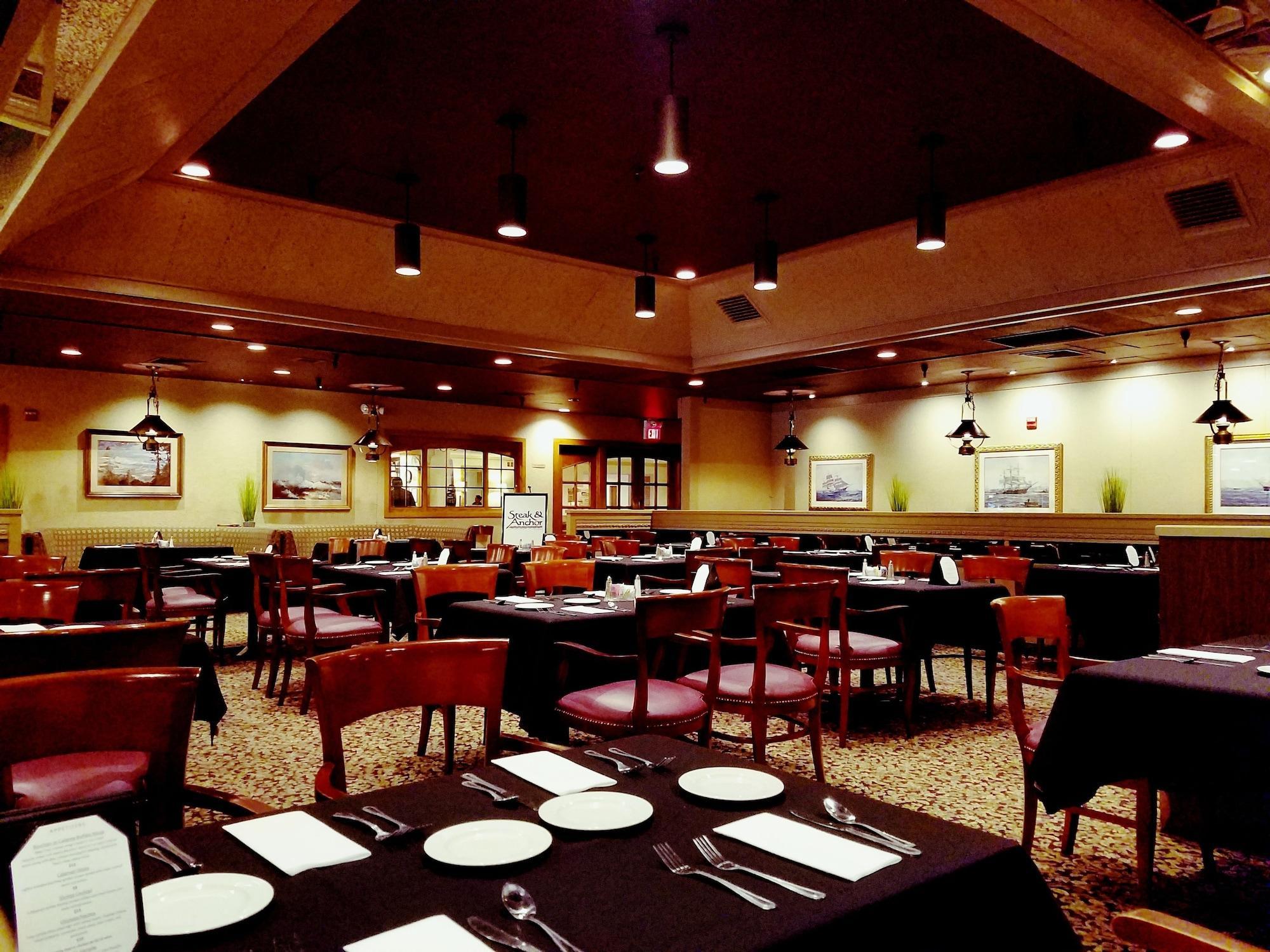 Restaurant Piccadilly Inn Airport