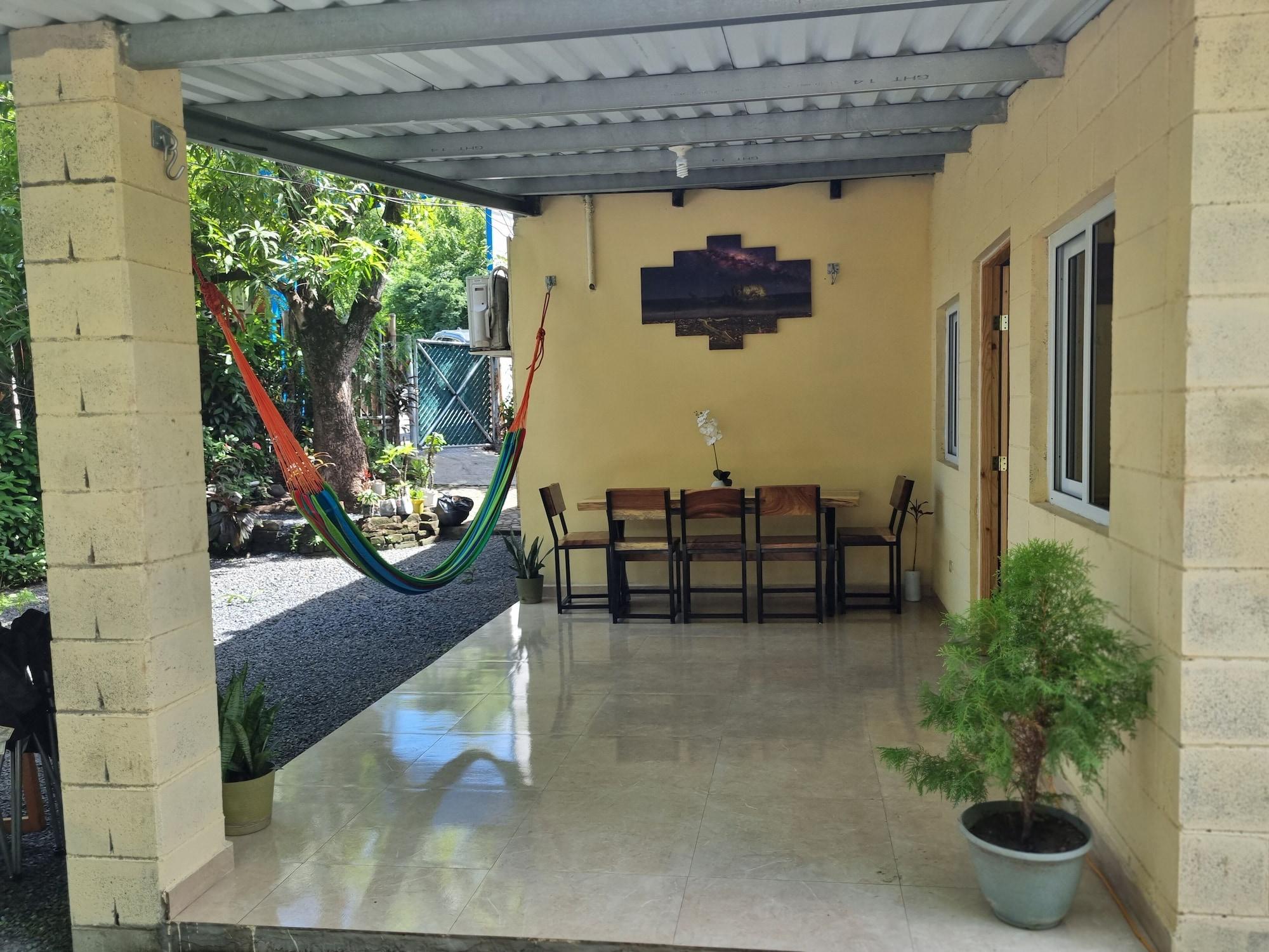 Vista Exterior Hostal Camilas