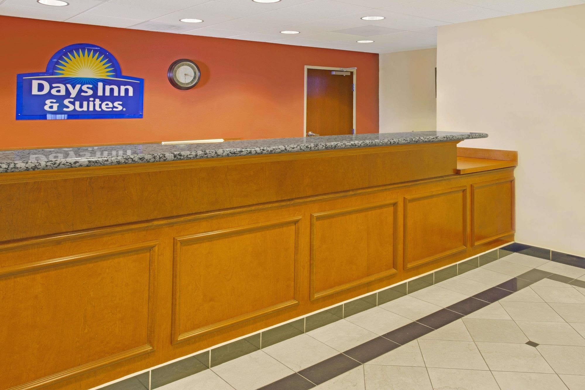 Vista Lobby Days Inn & Suites by Wyndham Laurel Near Fort Meade