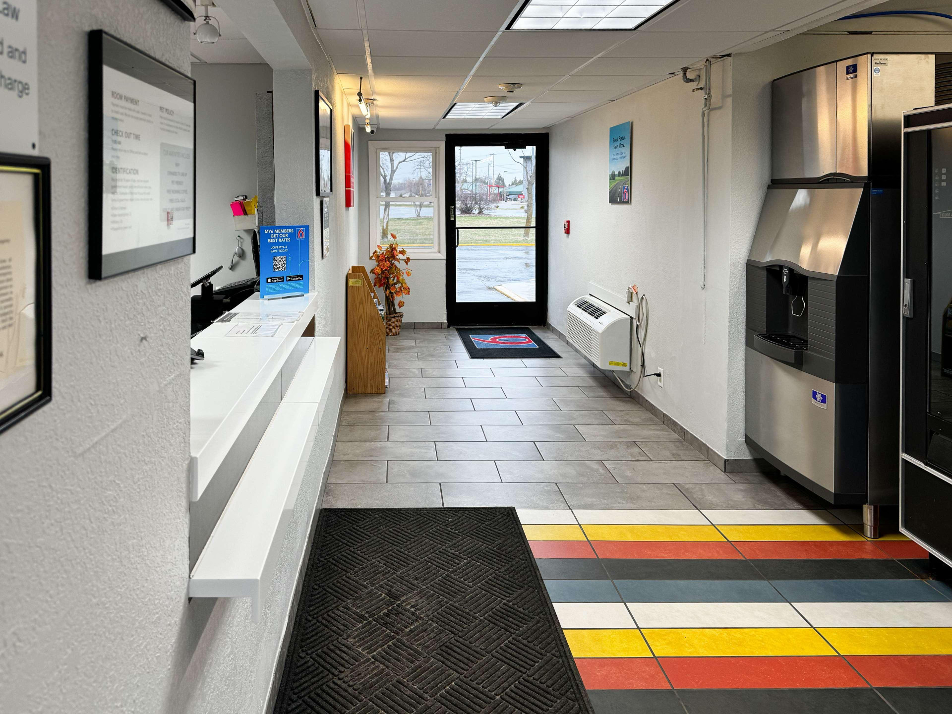 Vista Lobby Motel 6 Oshkosh, WI