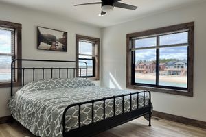 Alquiler Vacacional - Sunset Lake Paradise new 4-bedroom lake house with private beach, WiFi, and AC