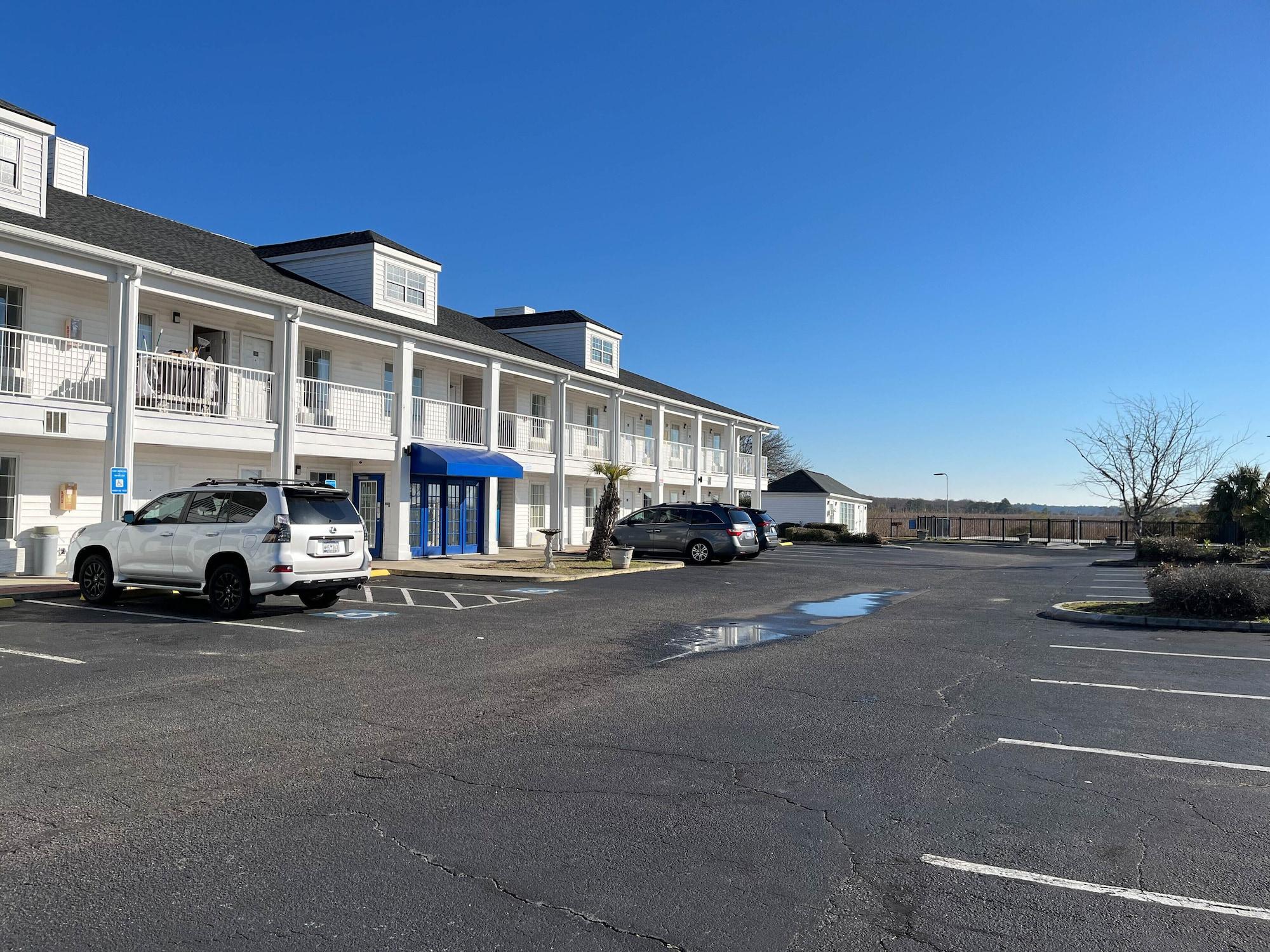 Vista Exterior Motel 6 Georgetown, SC - Marina