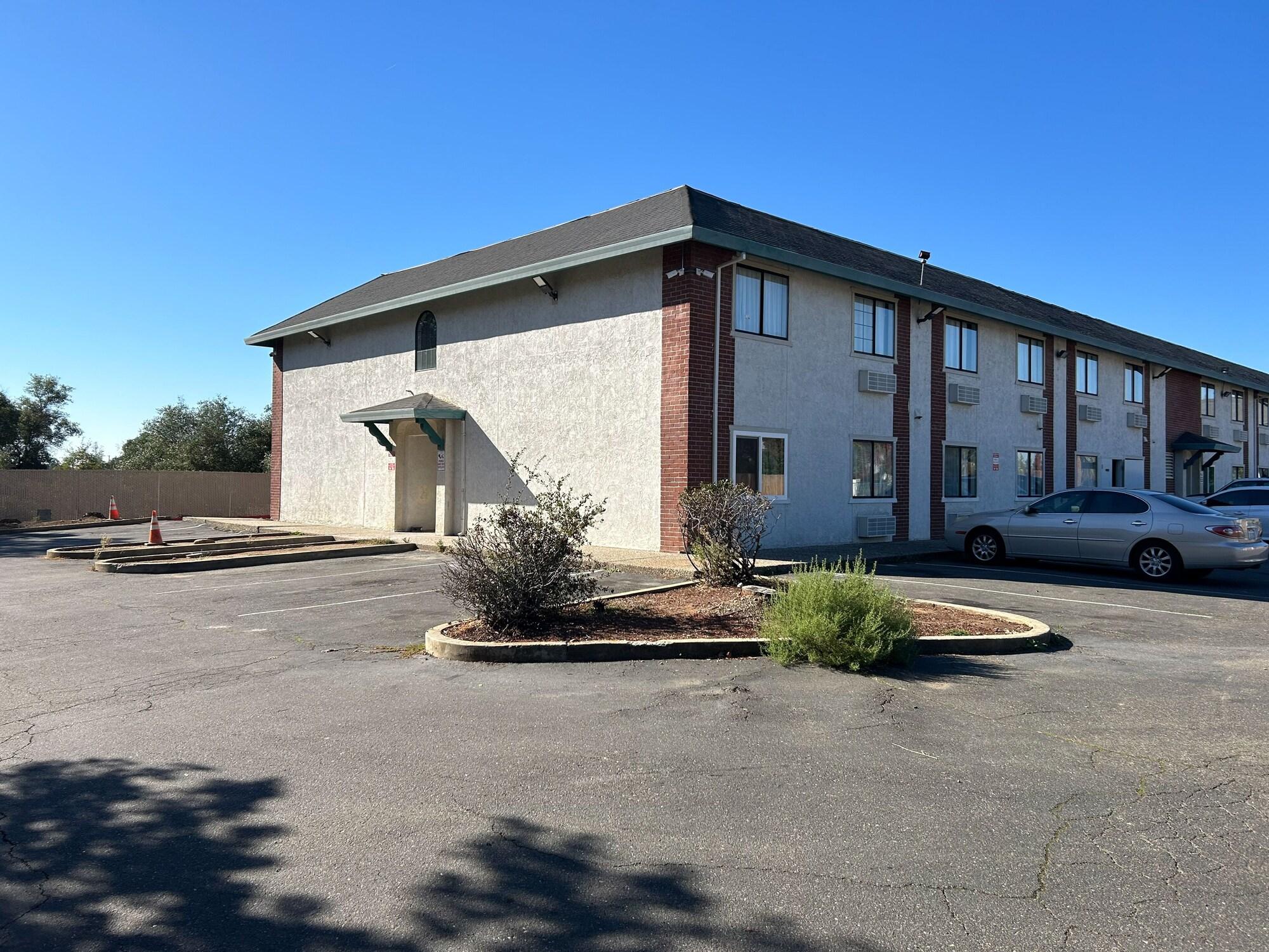 Vista Exterior Studio 6 Suites Cameron Park, CA – Folsom