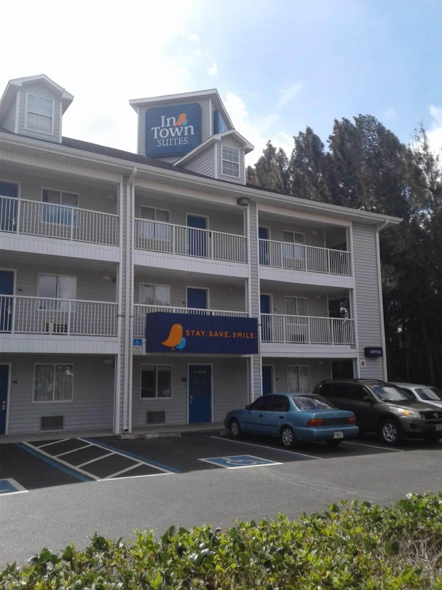 Vista Exterior InTown Suites Extended Stay Clearwater FL