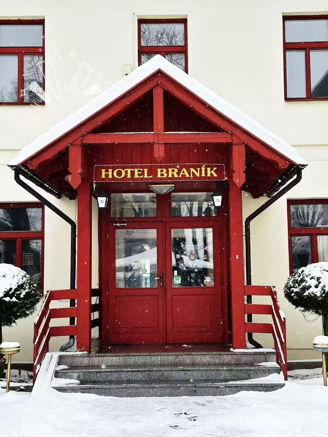 Varios Hotel Braník