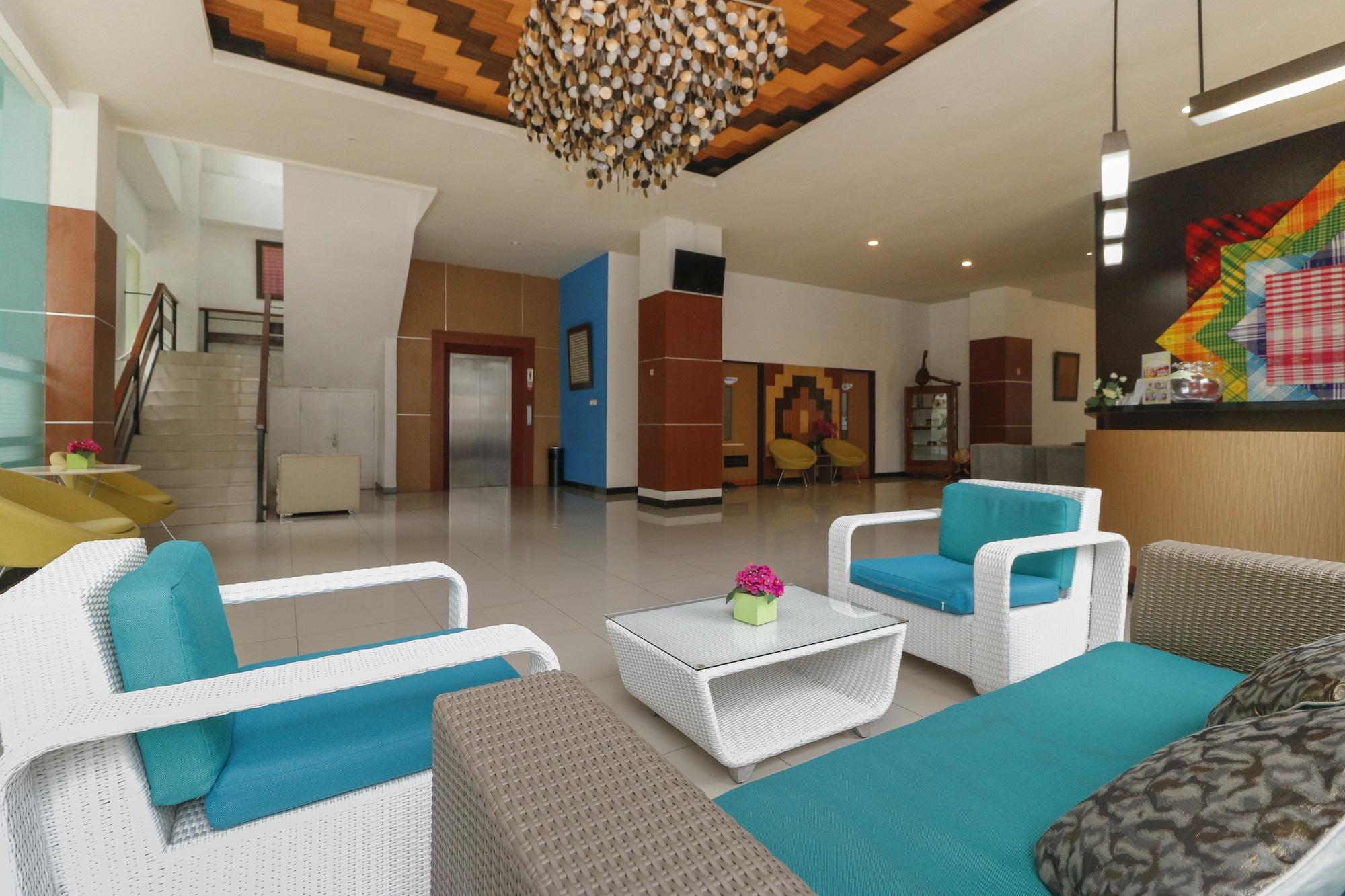 Vista Exterior RedDoorz Plus near Pantai Losari