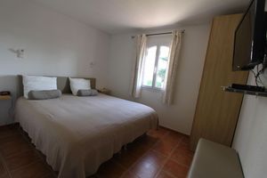 Alquiler Vacacional - Cozy holiday home 7p in holiday park with large swimming pool in Arles, wifi, air conditioning