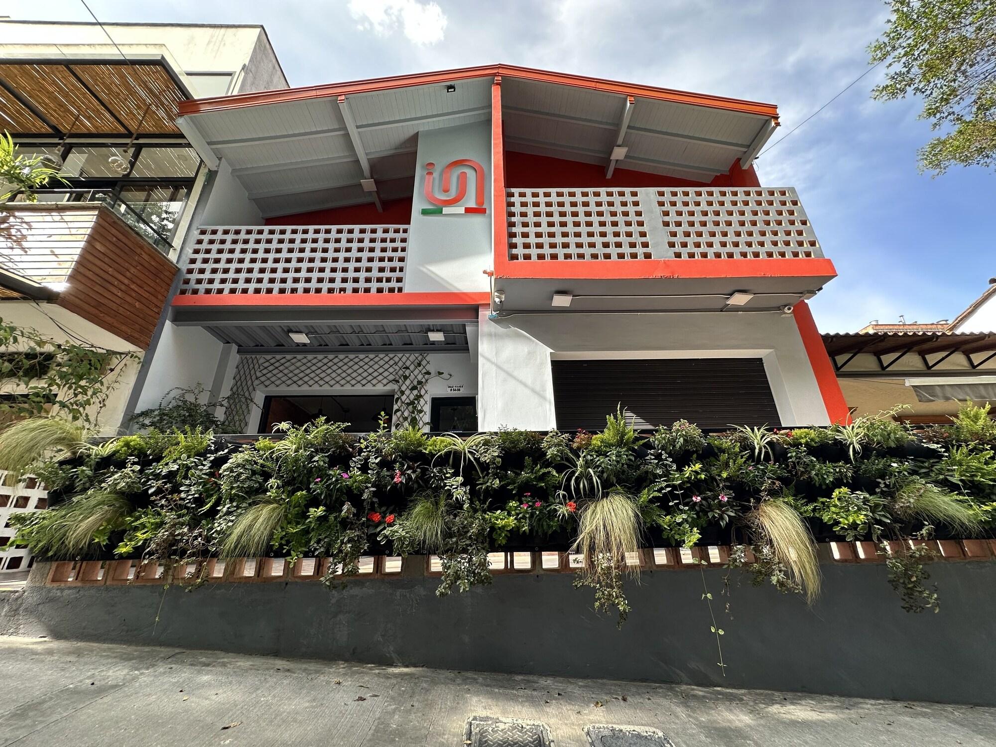 Varios CoLink House Hotel