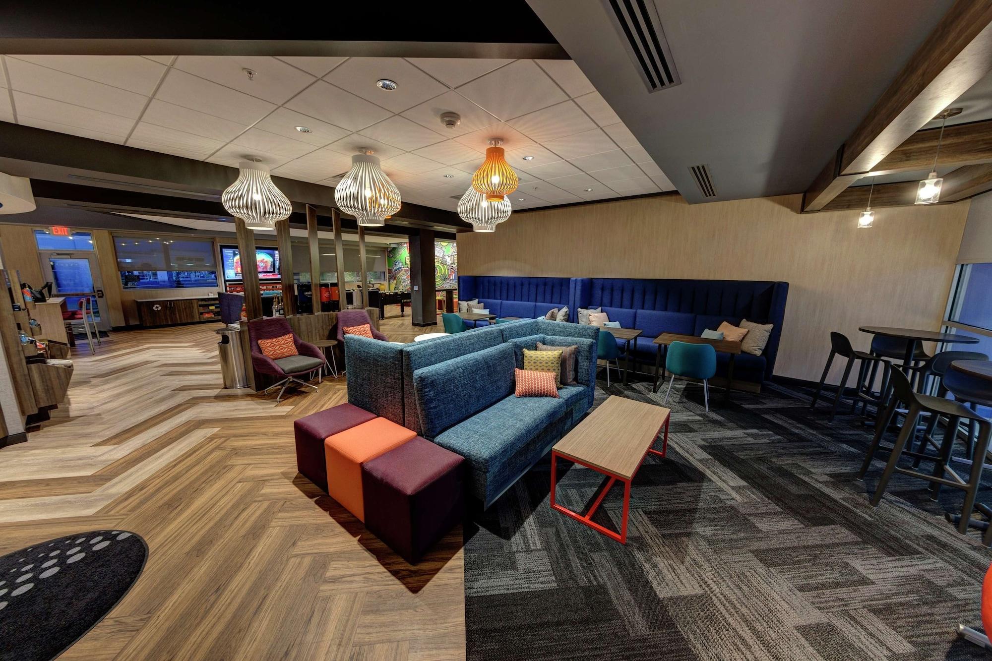 Vista Lobby Tru by Hilton Georgetown