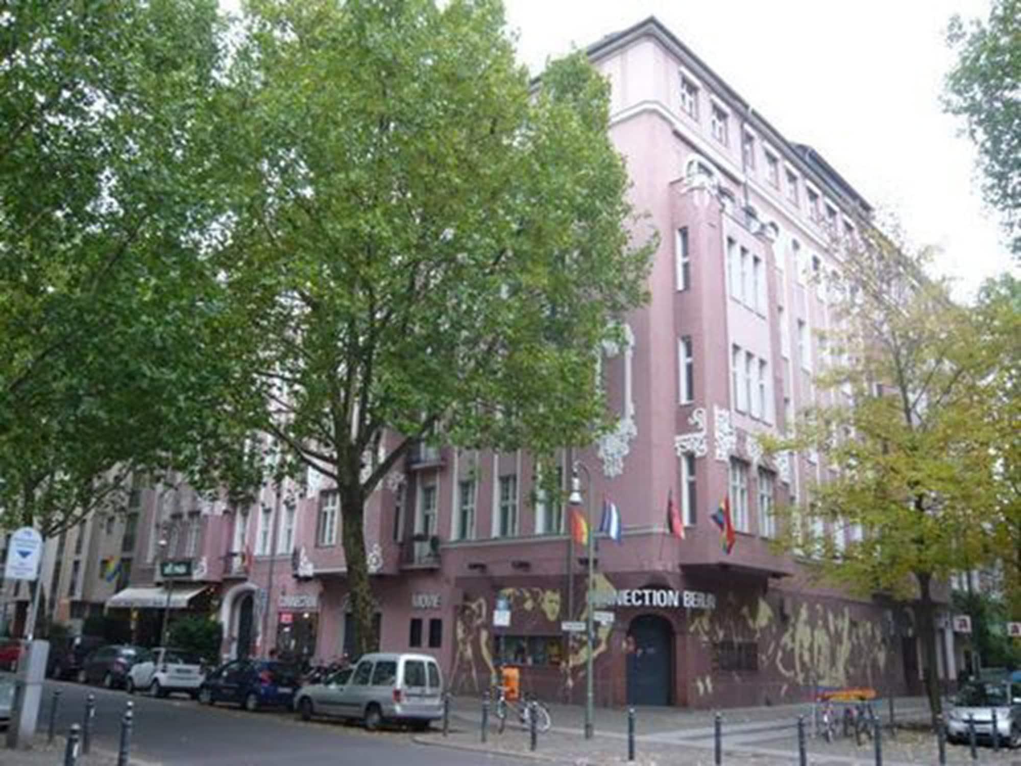 Varios ArtHotel Connection